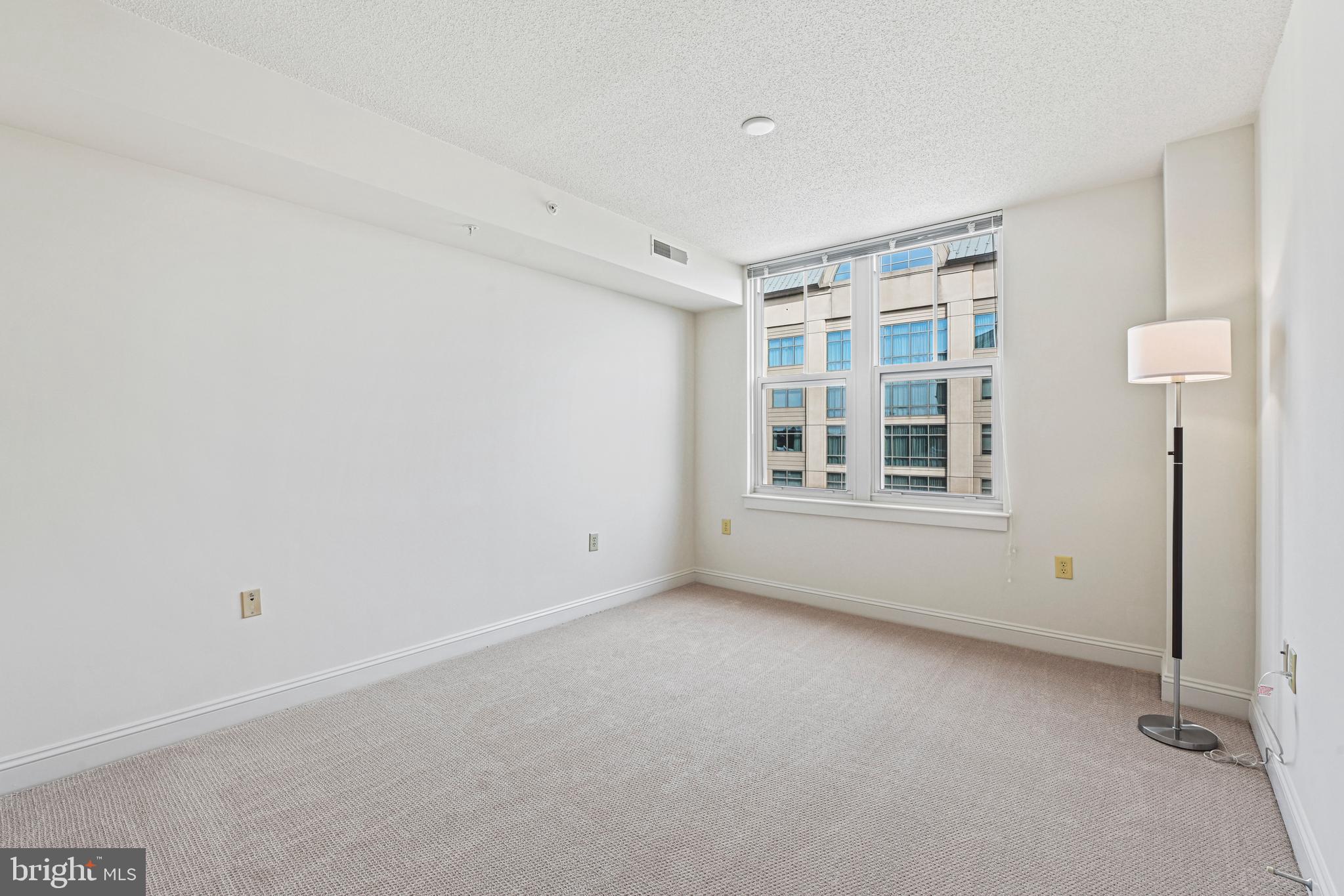 THE MERCER AT RESTON SQUARE - Residential