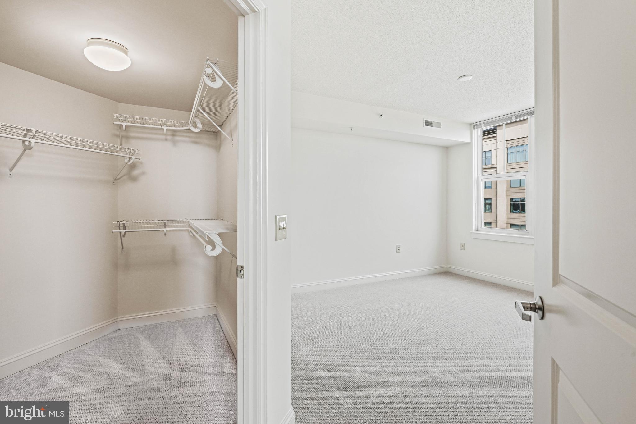 THE MERCER AT RESTON SQUARE - Residential