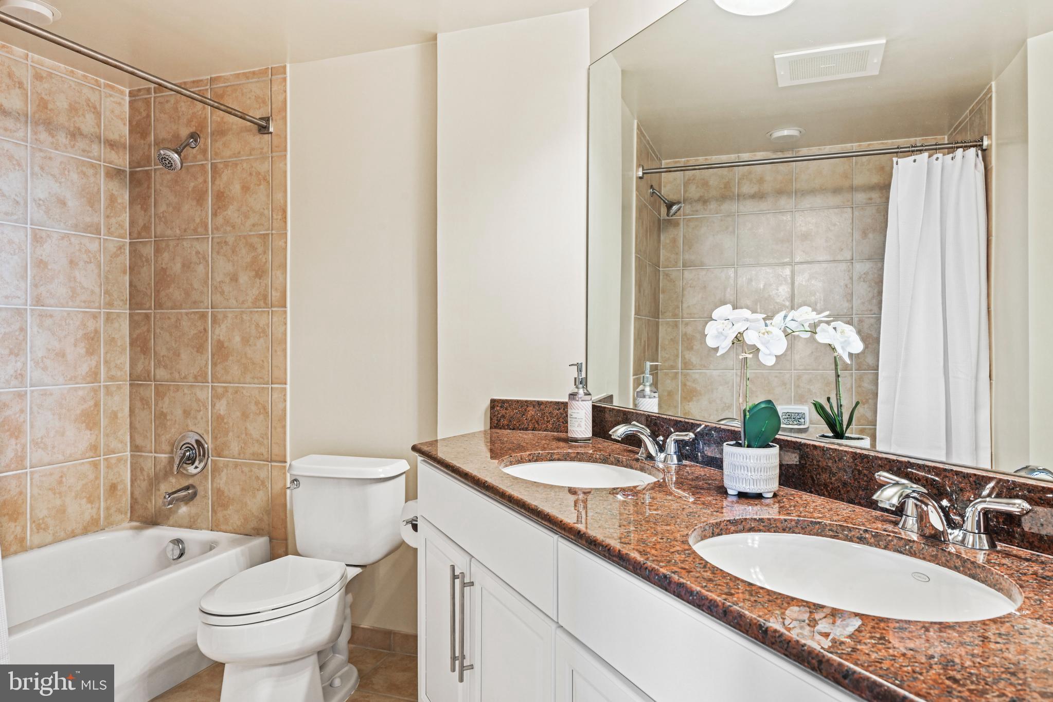 THE MERCER AT RESTON SQUARE - Residential