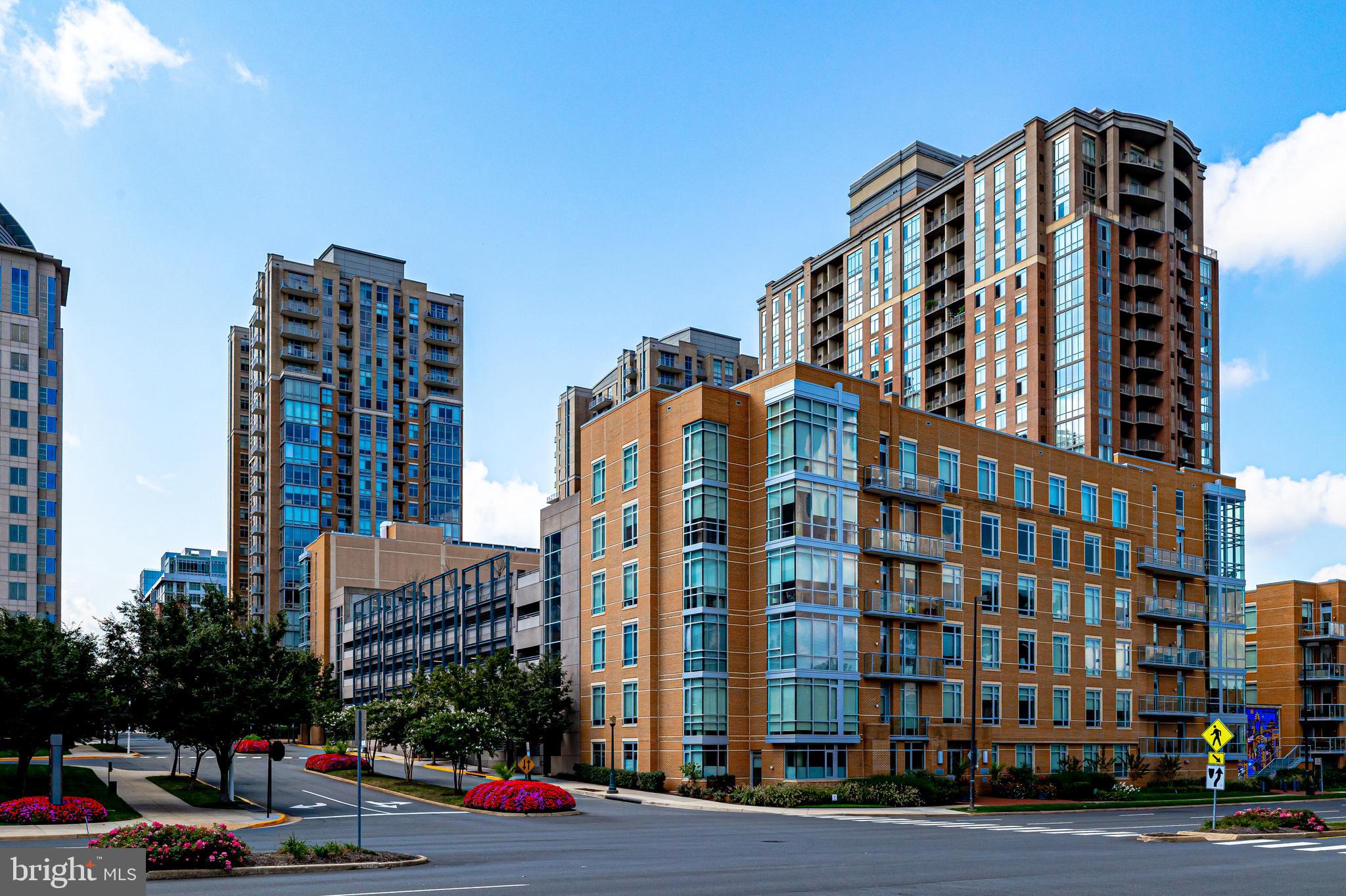THE MERCER AT RESTON SQUARE - Residential