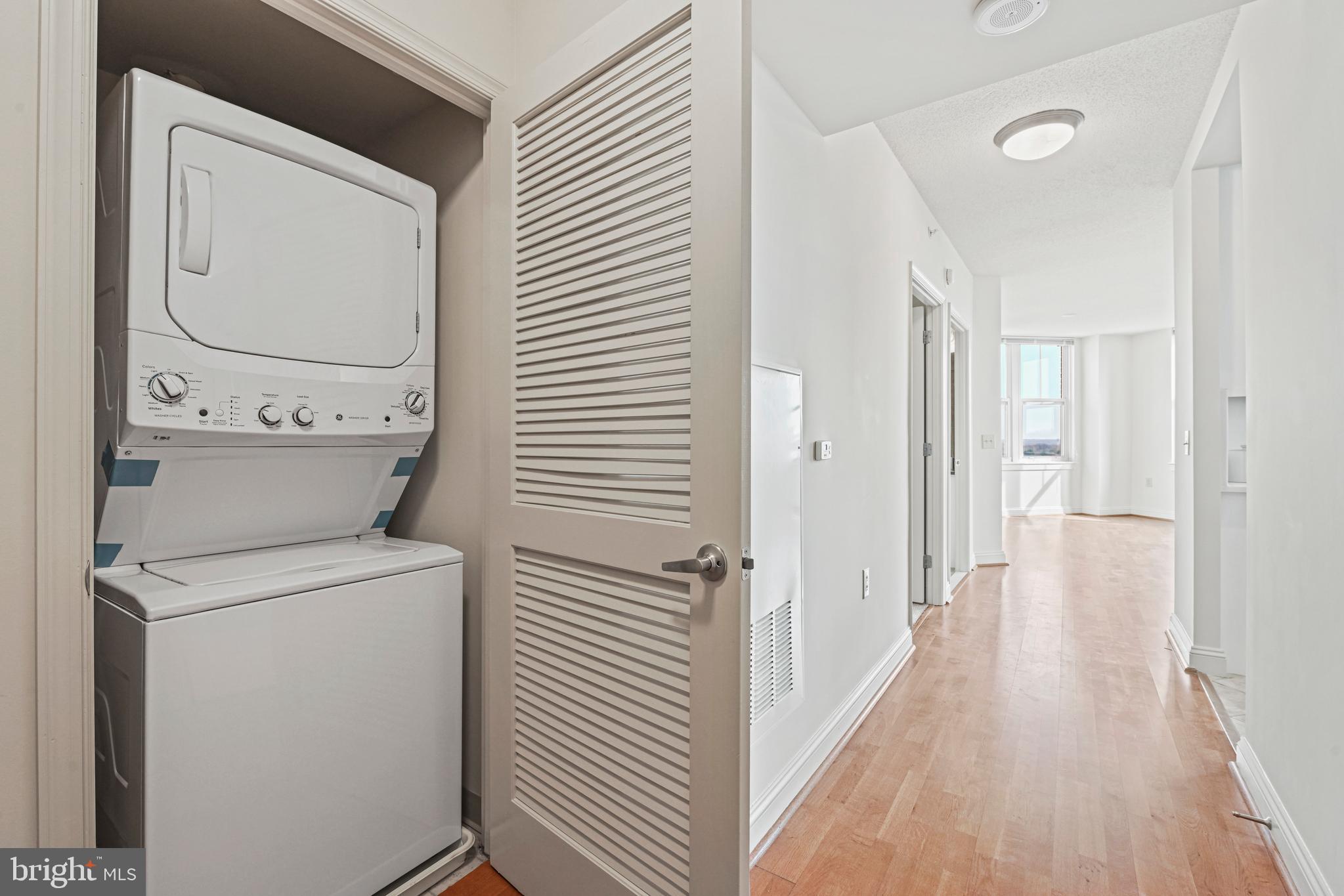 THE MERCER AT RESTON SQUARE - Residential