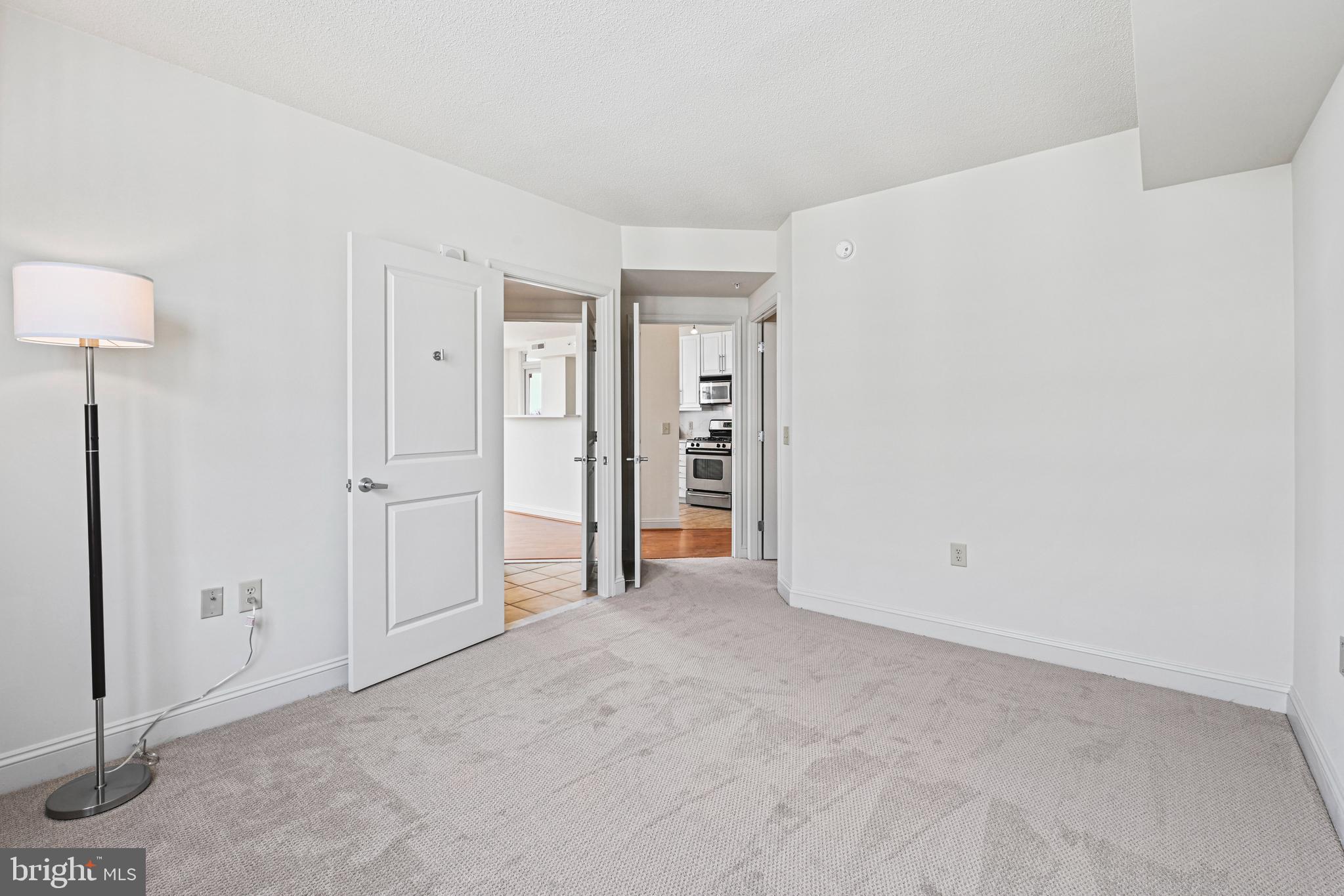 THE MERCER AT RESTON SQUARE - Residential