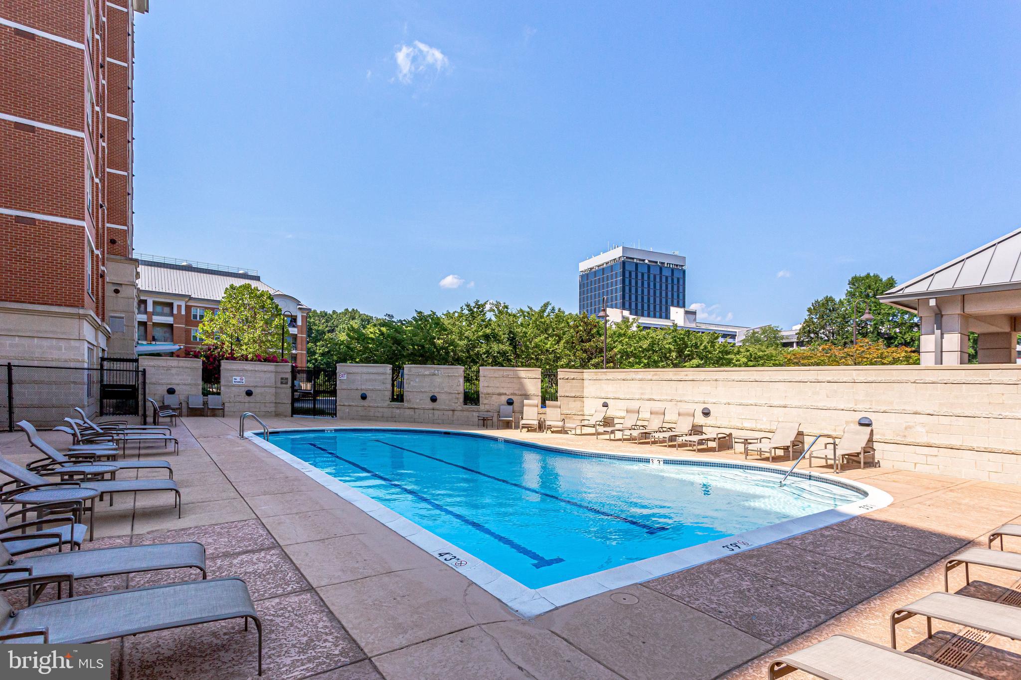 THE MERCER AT RESTON SQUARE - Residential