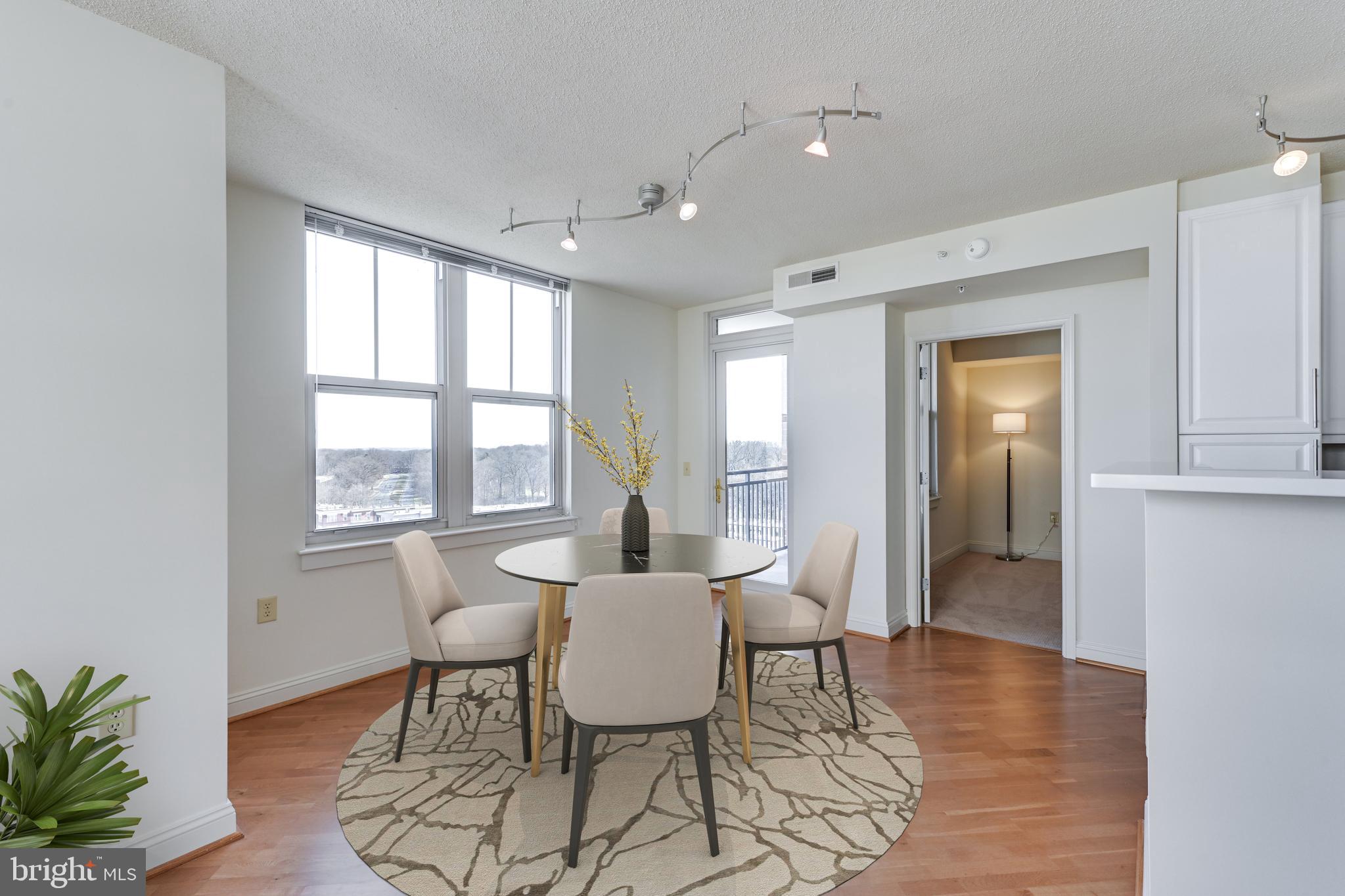 THE MERCER AT RESTON SQUARE - Residential