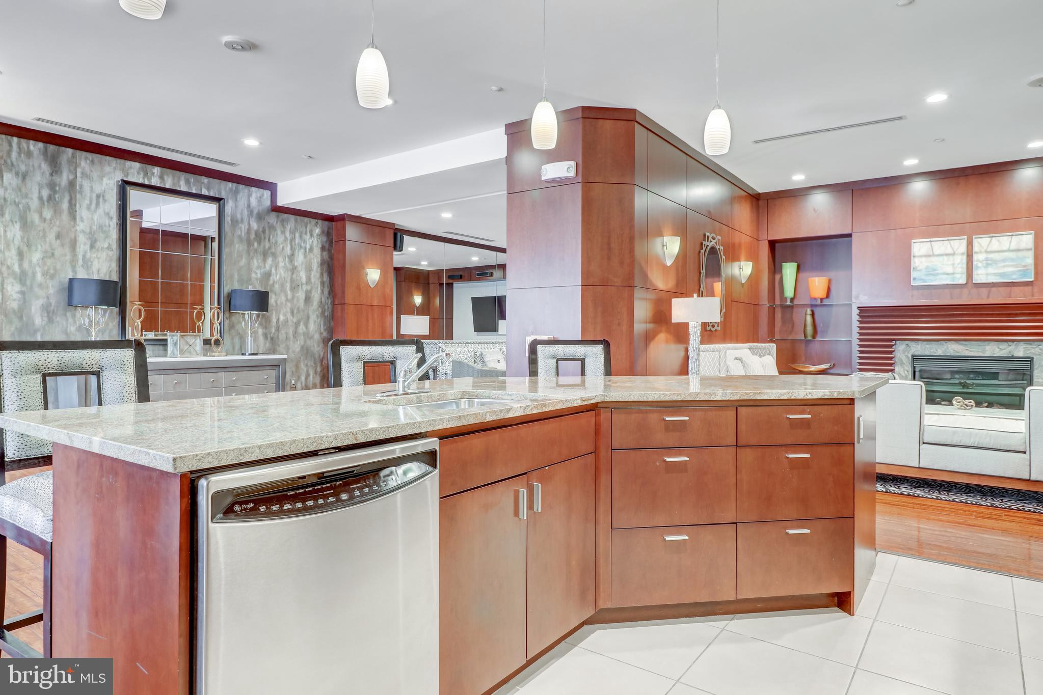 THE MERCER AT RESTON SQUARE - Residential