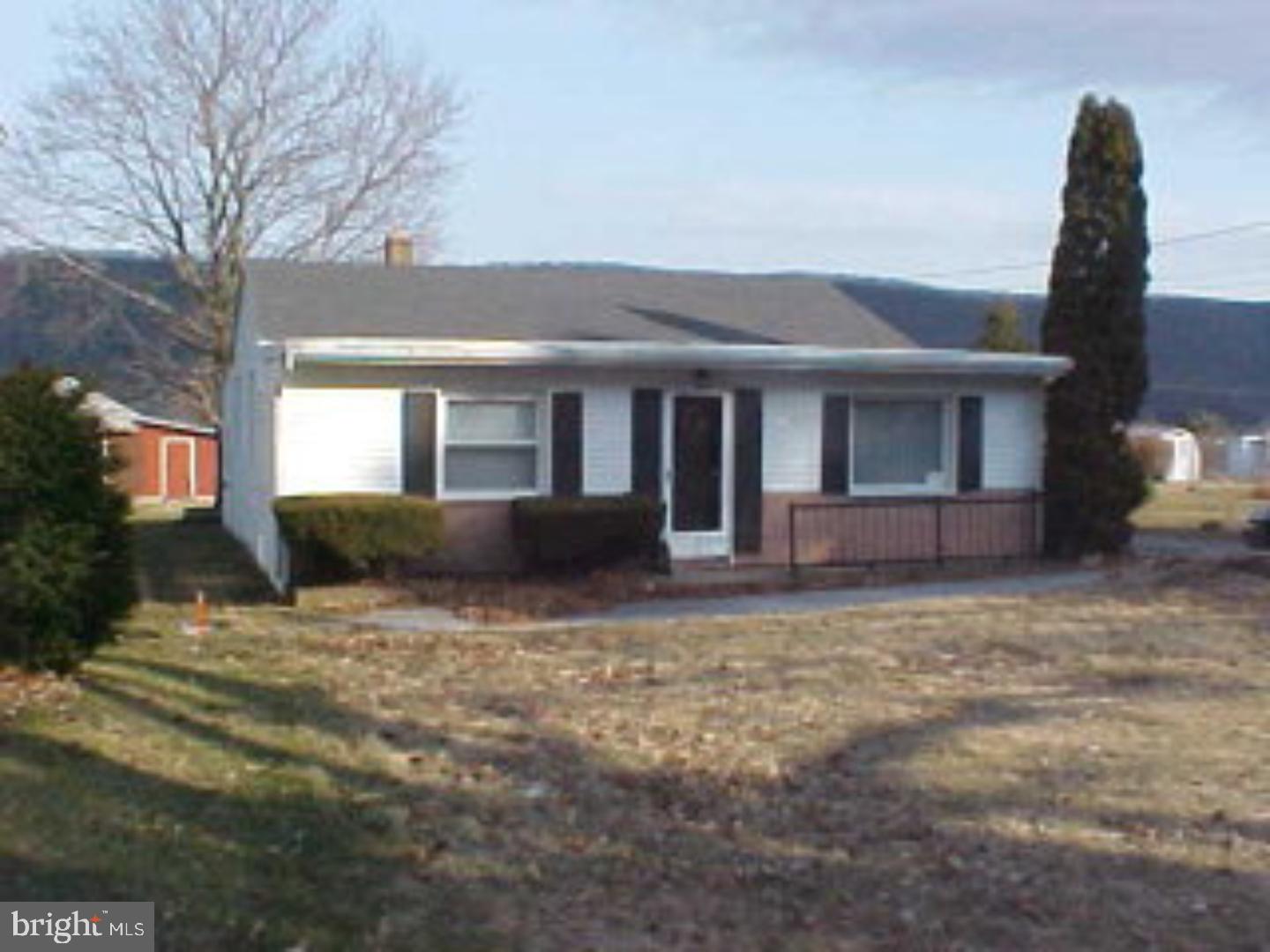 LOADS OF STORAGE IN ATTIC, PULL DOWN STEPS. OWNER HAS STARTED REMODELING, VERY NICE, NEWER KITCHEN AND BATH. FURNACE '99, ROOF 8-9 YRS OLD, NICE YARD.   Mailing Address Continued: VALLEY VIEW Color: WHITE