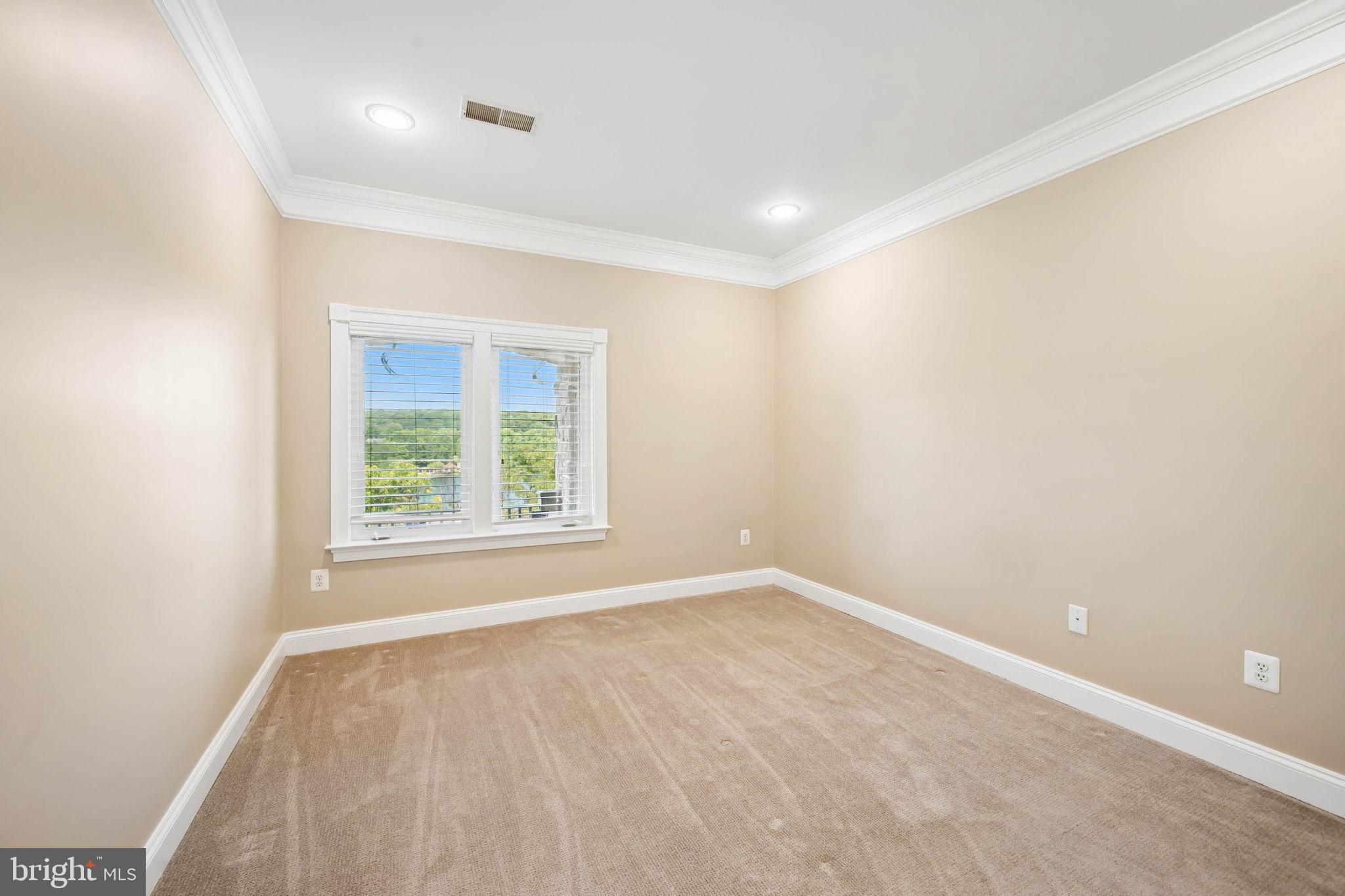 STONE LAKE - Residential