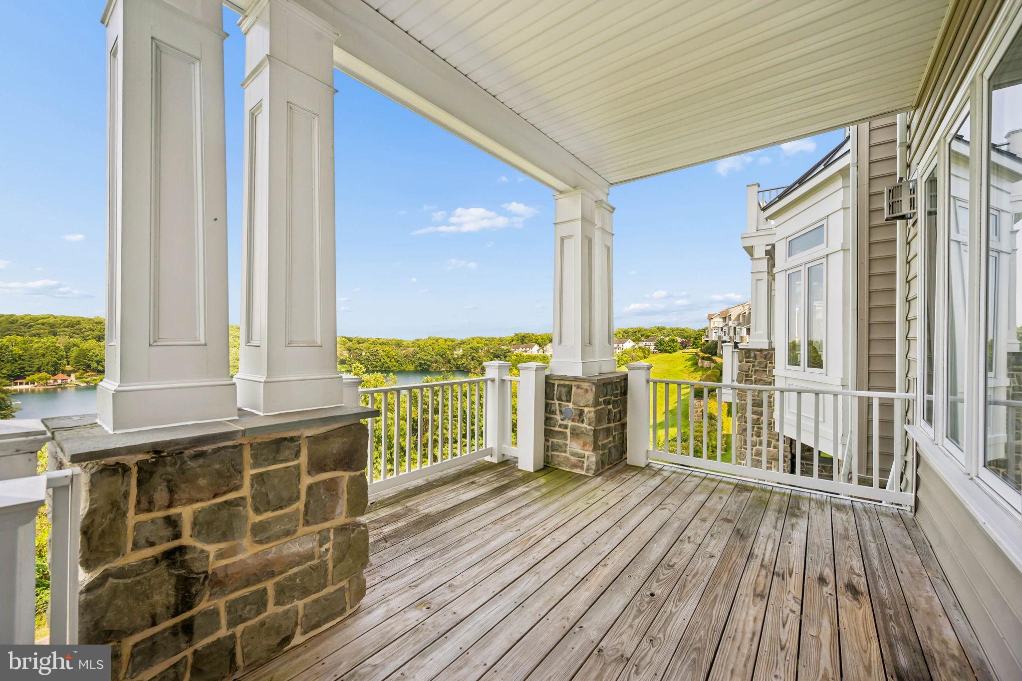 STONE LAKE - Residential