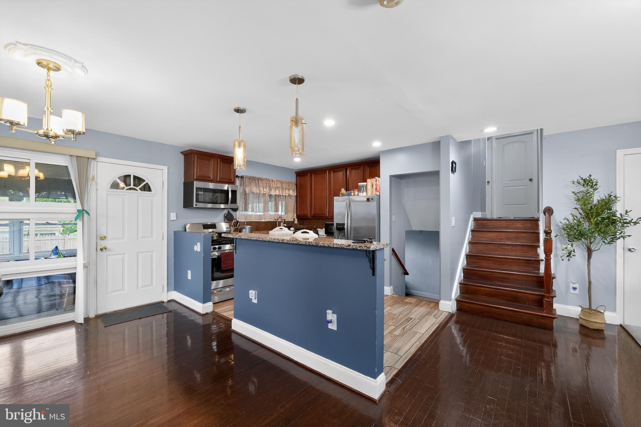 CATONSVILLE MANOR - Residential