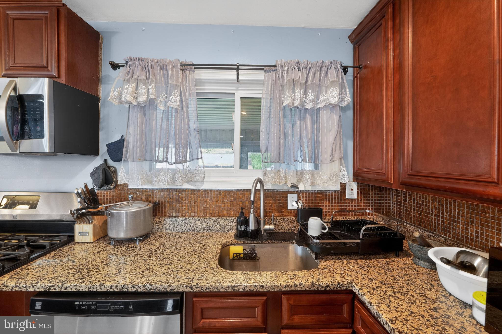 CATONSVILLE MANOR - Residential