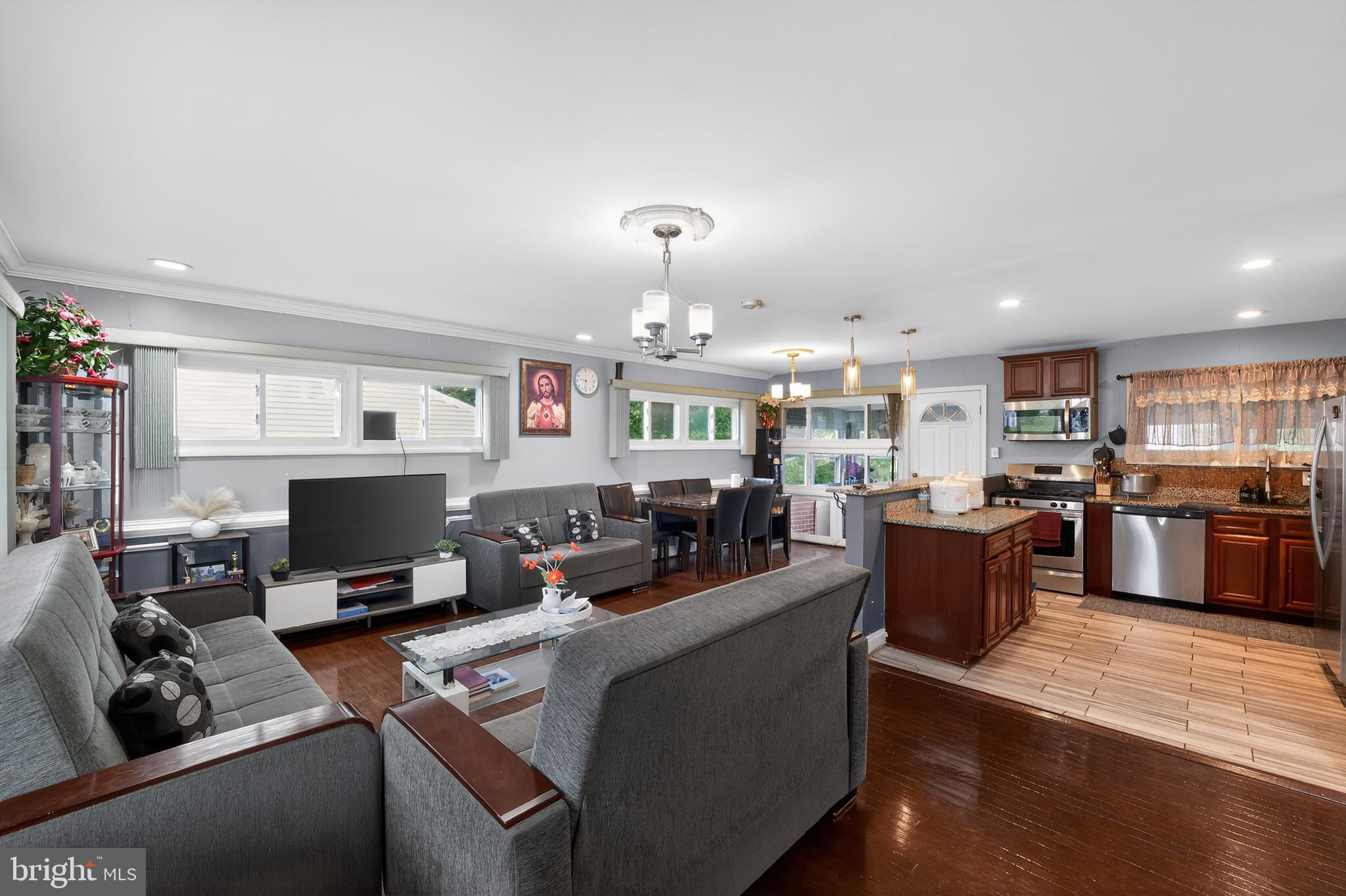 CATONSVILLE MANOR - Residential