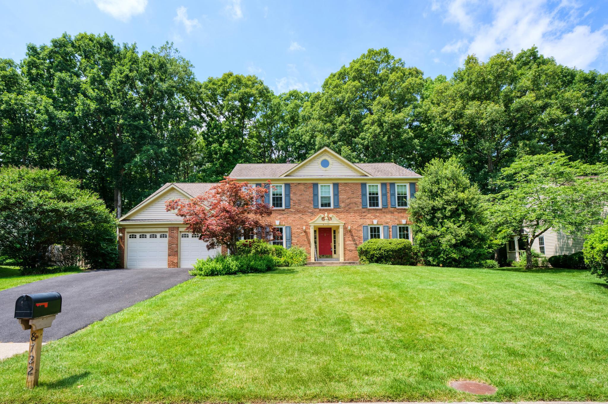 This stately brick Colonial in sought-after Crosspointe offers over 4,200 finished square feet across three levels, 4 bedrooms, 4.5 baths, a finished lower level, and a 2-car garage.<p>
<p>
Recent improvements include fresh interior and exterior paint, new carpet on the main and upper levels, refinished hardwood floors, updated light fixtures and registers, professional landscaping, and exterior power washing, creating a truly move-in-ready home!<p>
<p>
The main level features a private home office with built-ins, formal living and dining rooms, elegant millwork, a spacious family room with wood-burning fireplace, and a gourmet kitchen with stainless steel appliances, center island, Butler’s pantry, abundant cabinetry, and generous workspace.<p>
<p>
Upstairs, the impressive primary suite includes a walk-in closet and spa-inspired bath with granite double vanity, jetted tub, separate walk-in shower, and skylight. Three additional spacious bedrooms and two full baths complete the upper level.<p>
<p>
The finished lower level provides a large recreation room, full bath, versatile bonus room ideal for a gym, media room, or hobby space, plus extensive storage.<p>
<p>
Enjoy Crosspointe’s pools, tennis courts, playgrounds, walking trails, and community activities. Conveniently located near shopping, dining, commuter routes, parks, and highly regarded South County schools.
