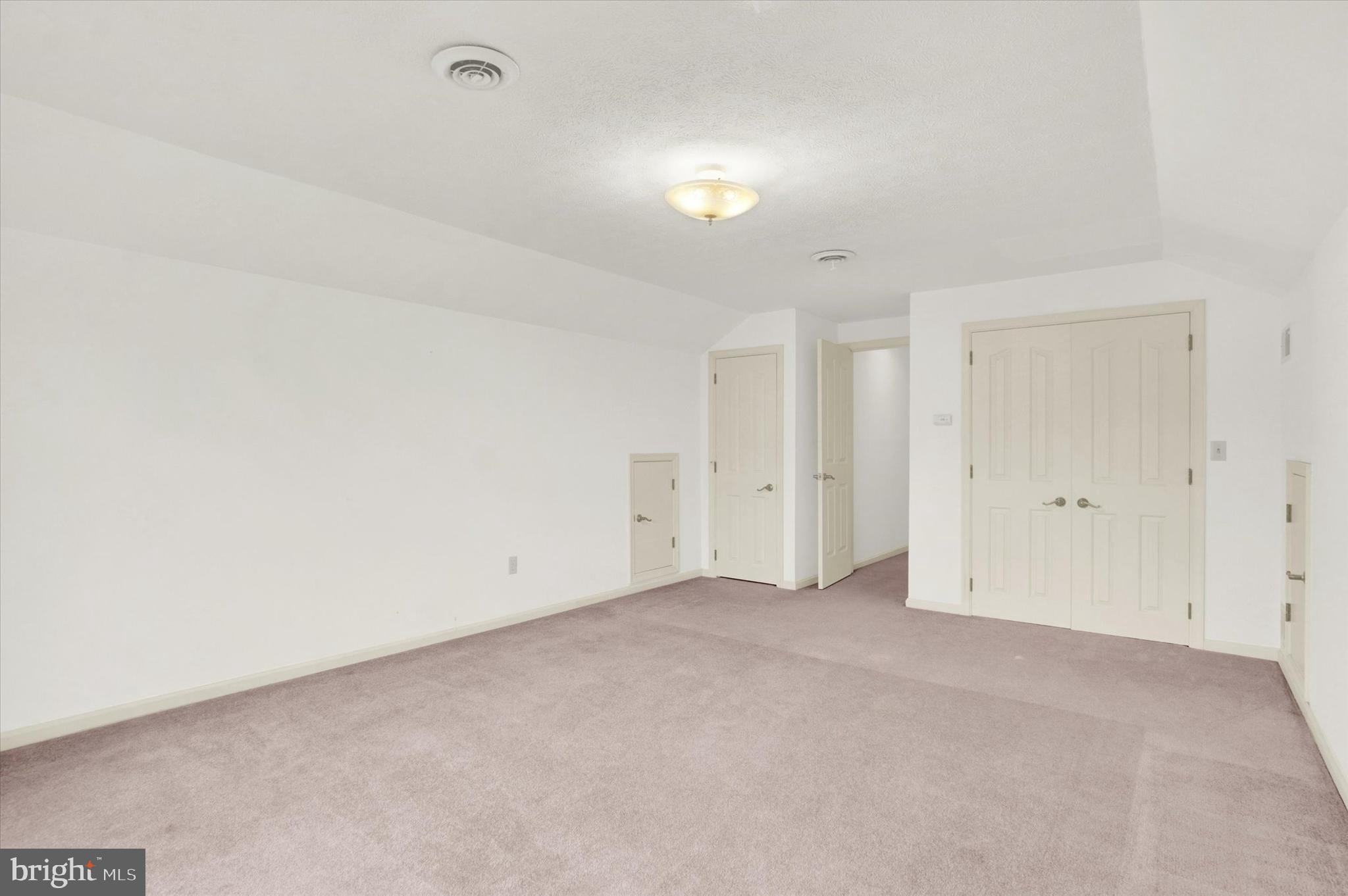 COUNTRY CLUB VIEW - Residential