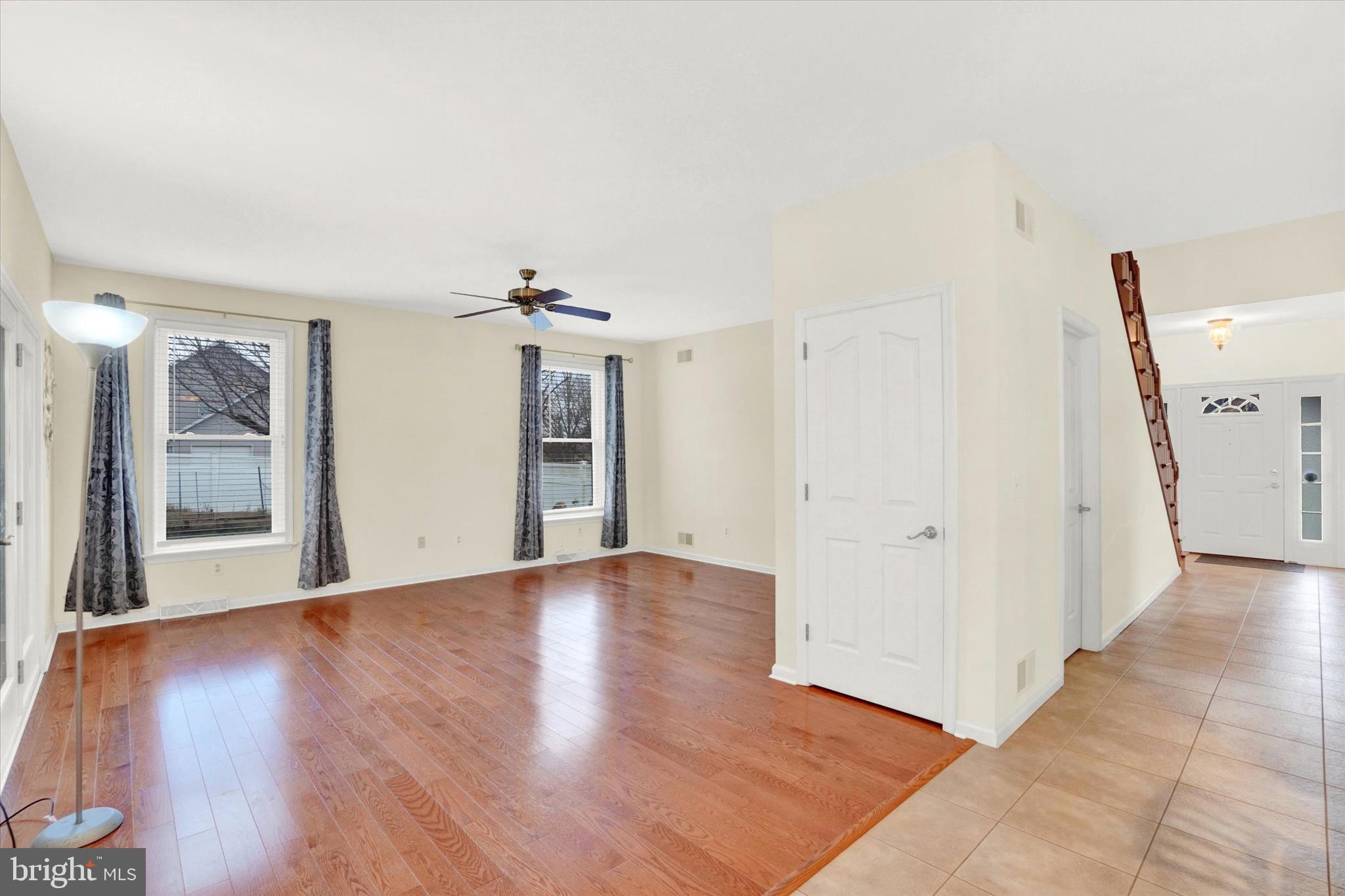 COUNTRY CLUB VIEW - Residential
