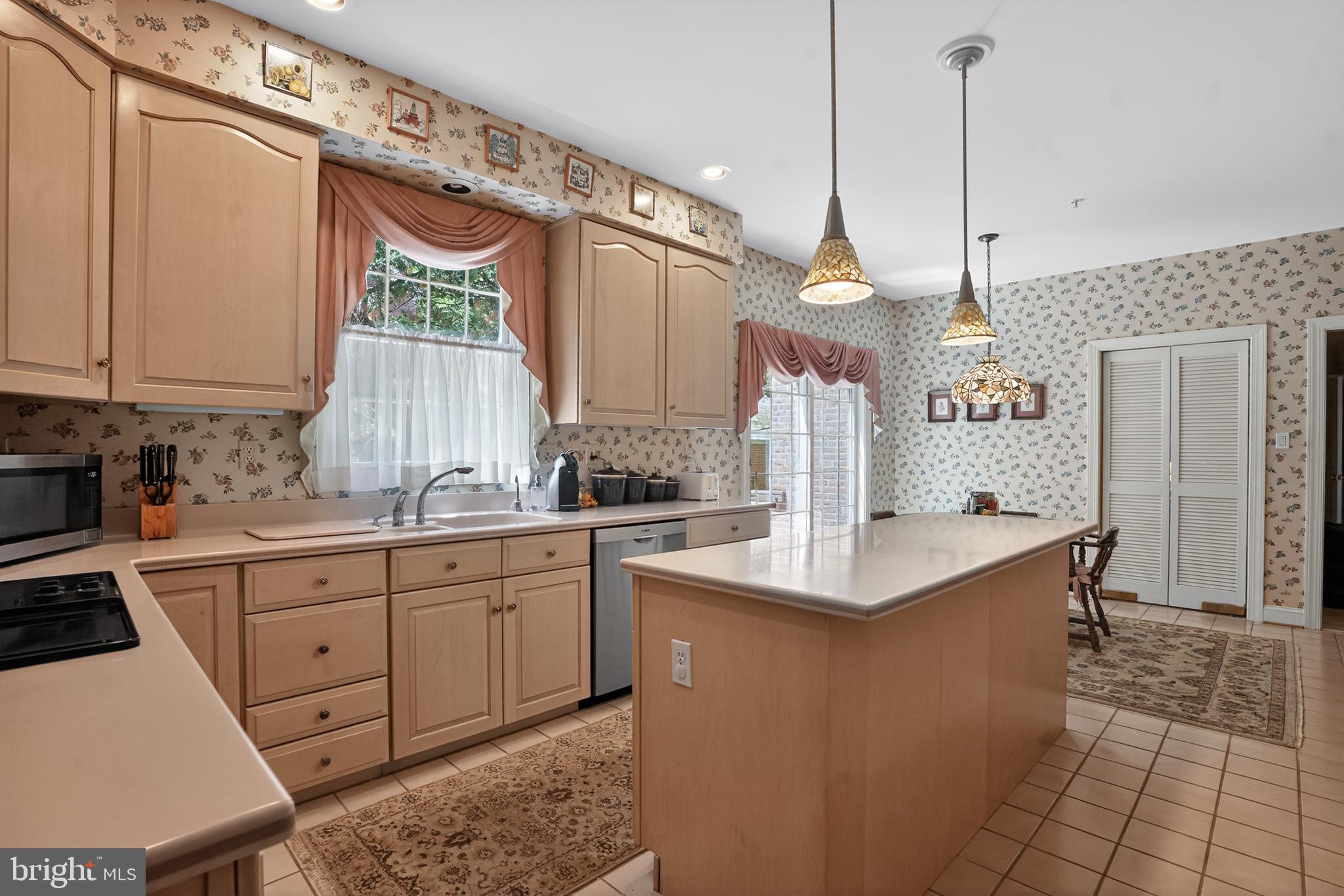 COLLEGE HEIGHTS - Residential