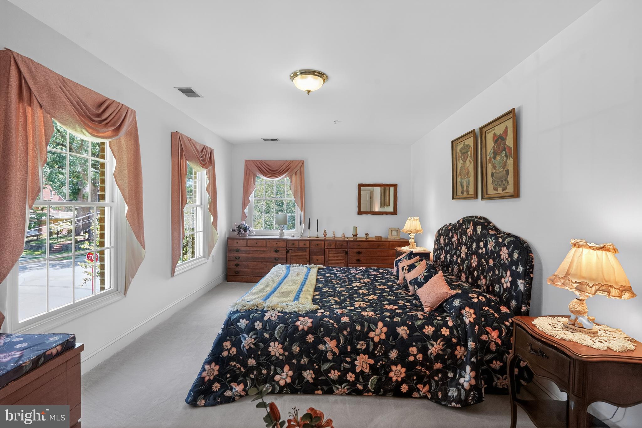 COLLEGE HEIGHTS - Residential