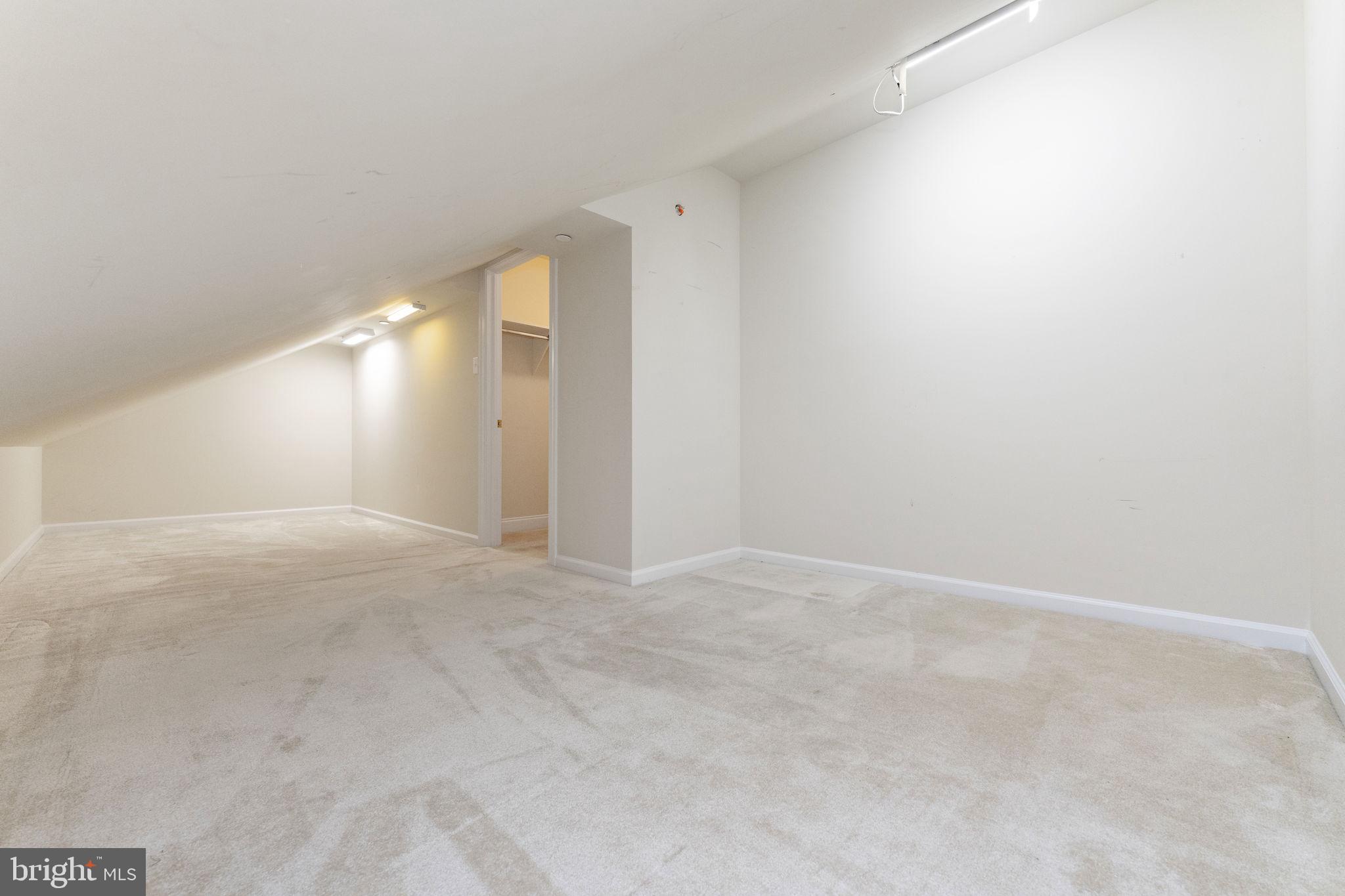 WHITEHALL - Residential
