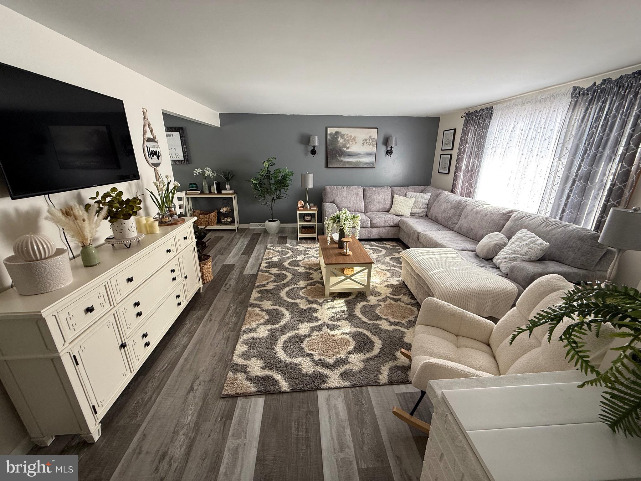 DOWDEN HILLS - Residential