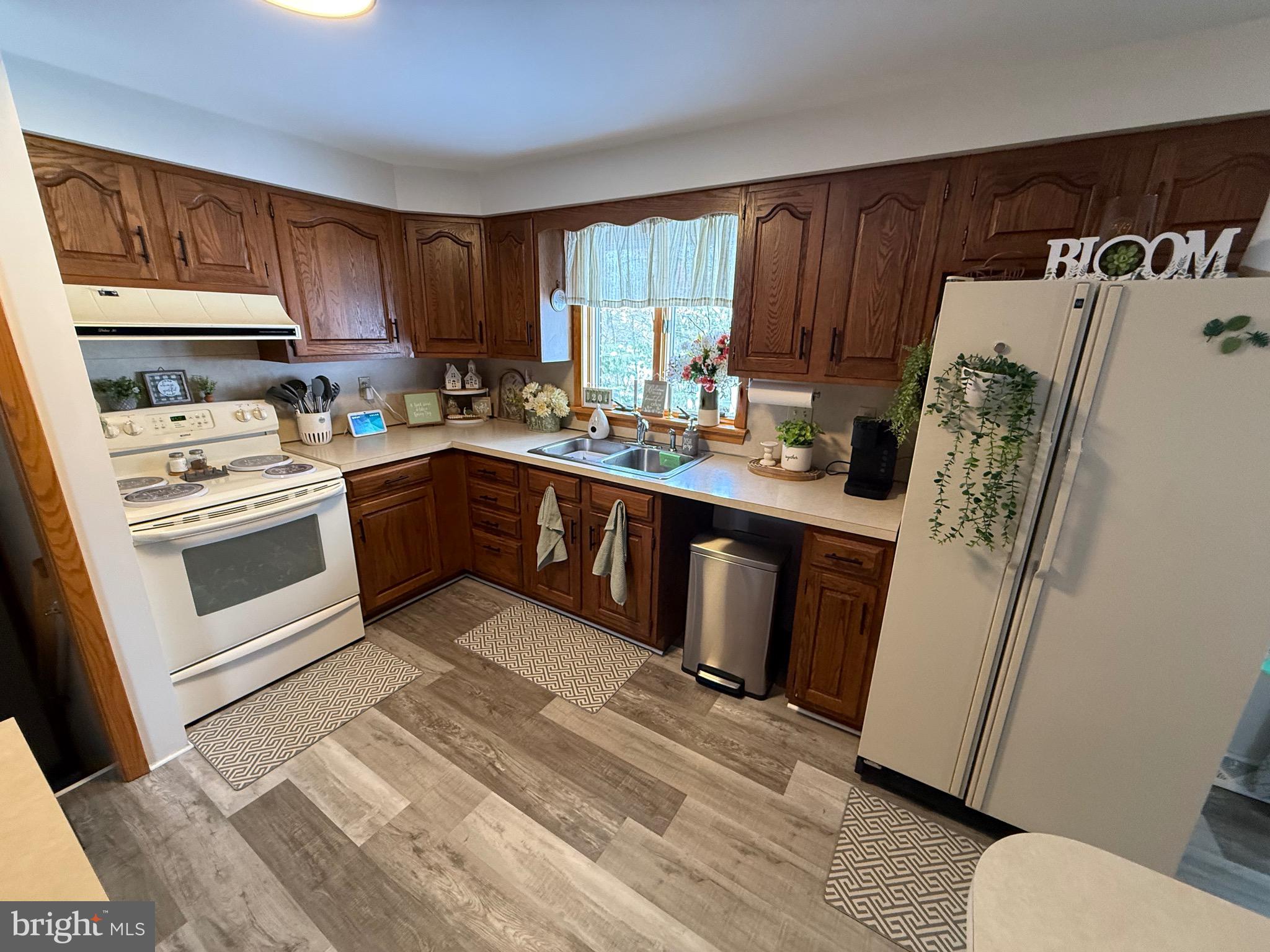 DOWDEN HILLS - Residential