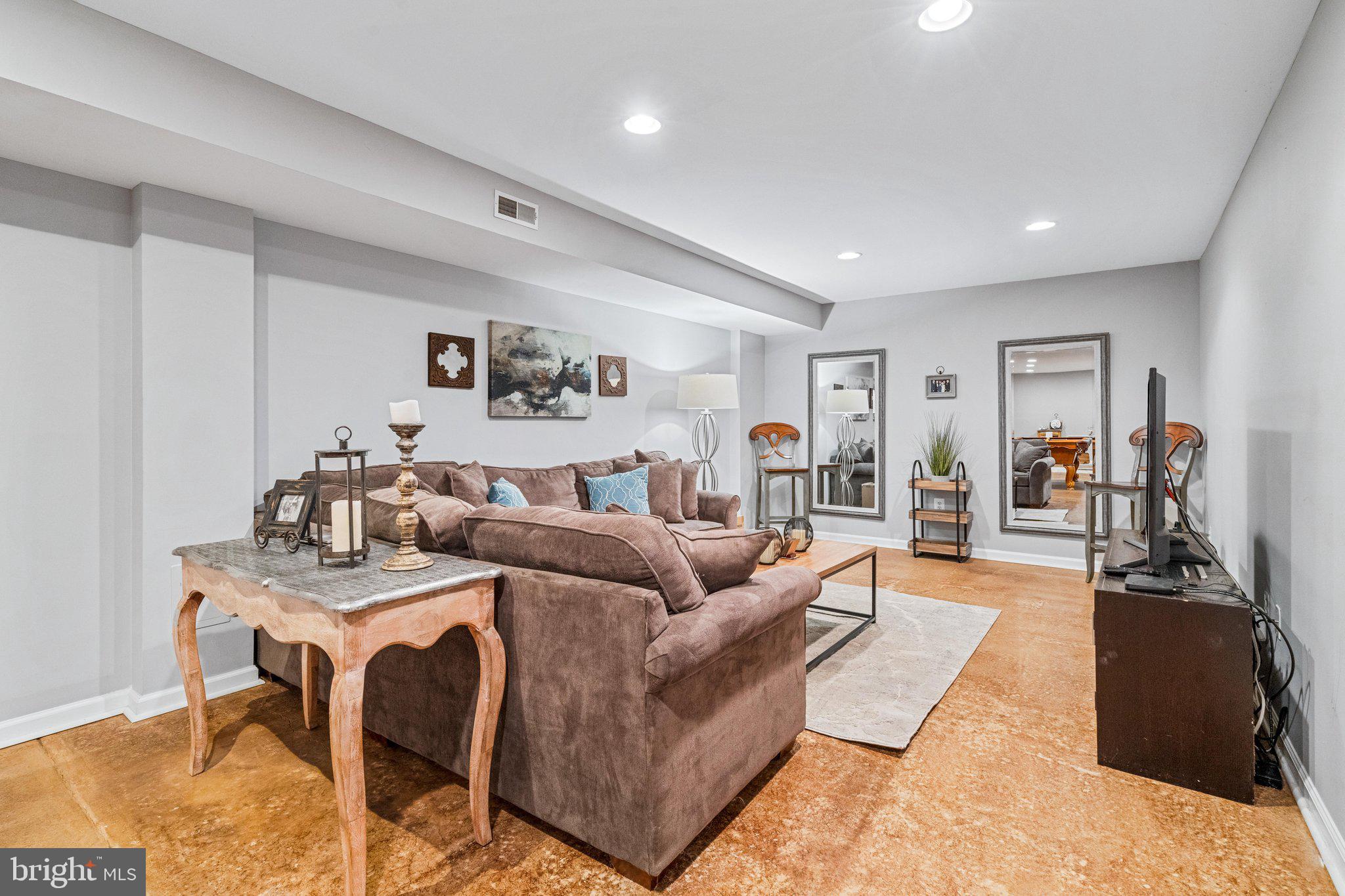 NEELSVILLE ESTATES - Residential