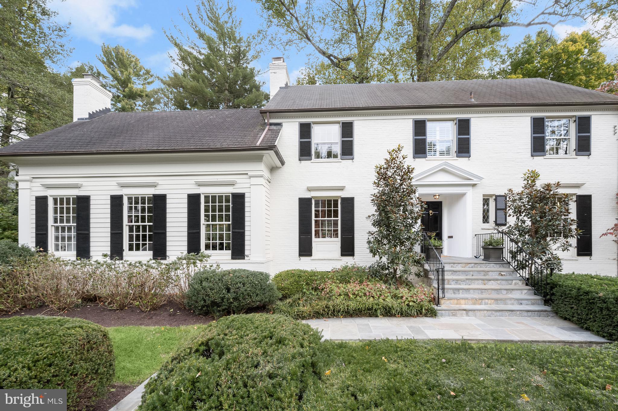 NEW LISTING!! Sun Open House 10/27 1-3pm --- HANDSOME, CLASSIC 4,233 sqft (per HOMESITE) 5BR, RENOVATED 4.5 BA KENT HOME IS SITED ON A 10,000 SQFT LOT AND HAS A WONDERFUL GREAT ROOM ADDITION--FEATURES OPEN FLOOR PLAN WITH GREAT CIRCULAR FLOW AND INDOOR/OUTDOOR RELATIONSHIP.  ALL-WHITE KITCHEN OPENS TO BREAKFAST ROOM WITH CUSTOM BANQUETTE.  GREAT ROOM HAS HIGH COFFERED CEILING, LARGE STONE FIREPLACE, BUILT-INS  AND WALLS OF WINDOWS. LUXURIOUS PRIMARY SUITE FEATURES 3 WALK-IN CLOSETS, SPA-LIKE PORCELINOSA BATHROOMS AND VAST GARDEN VIEWS. READY FOR THE MOST DISCERNING BUYERS!