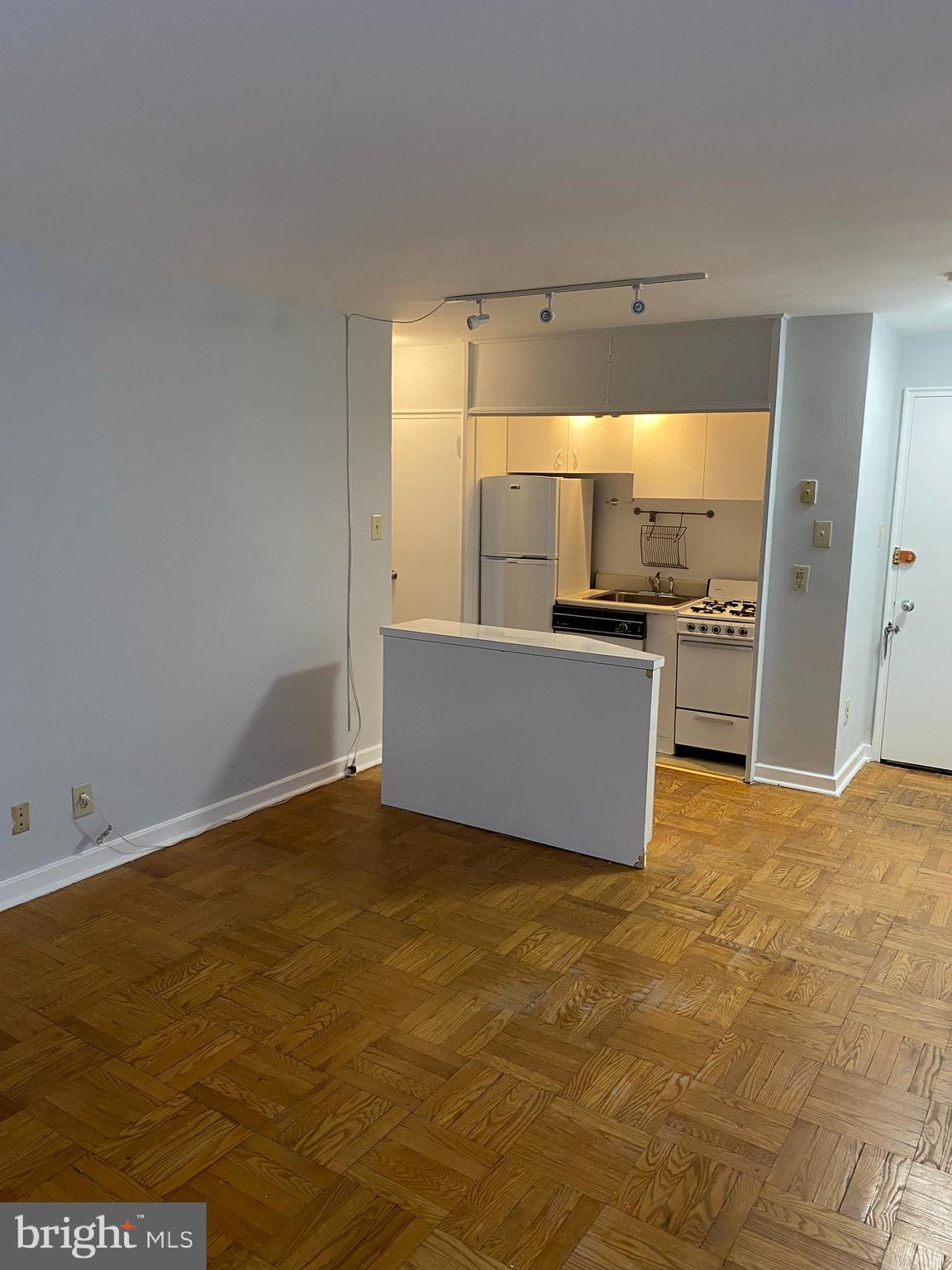 FAIRMOUNT - Residential Lease