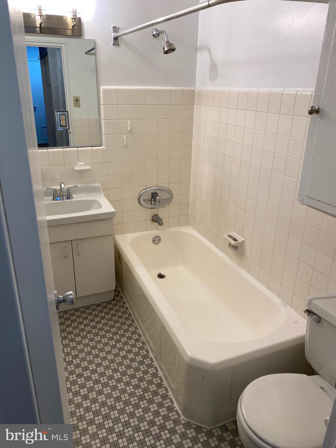 FAIRMOUNT - Residential Lease