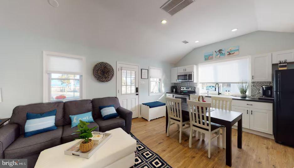 BREEZY POINT - Residential