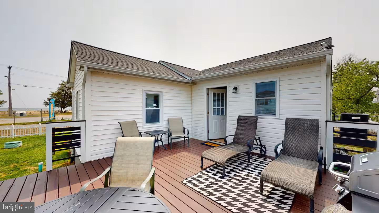 BREEZY POINT - Residential