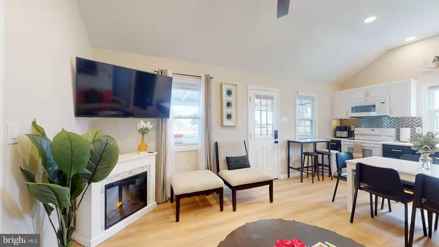 BREEZY POINT - Residential