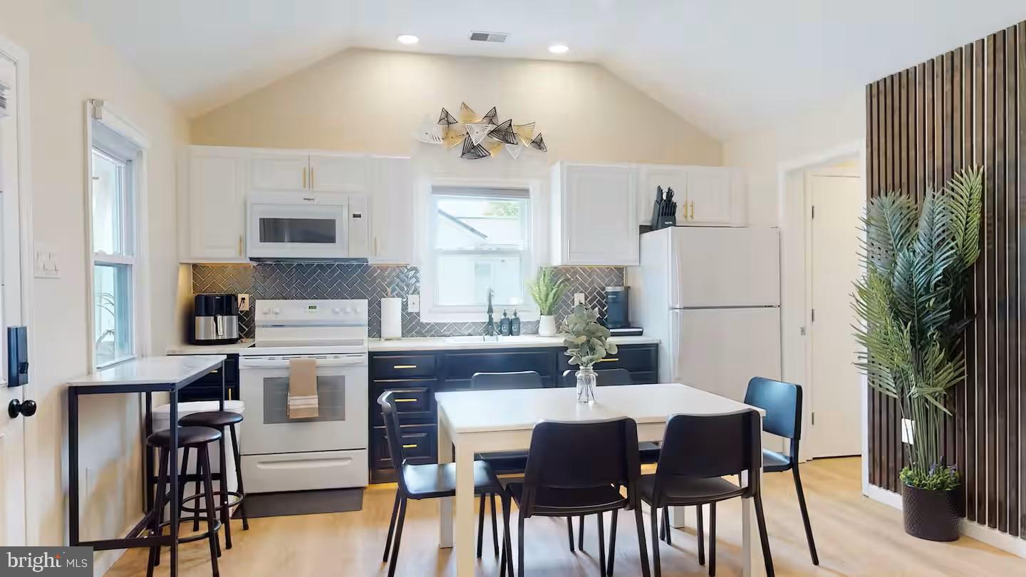 BREEZY POINT - Residential