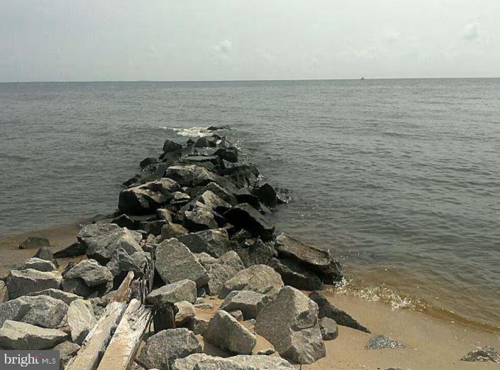 BREEZY POINT - Residential