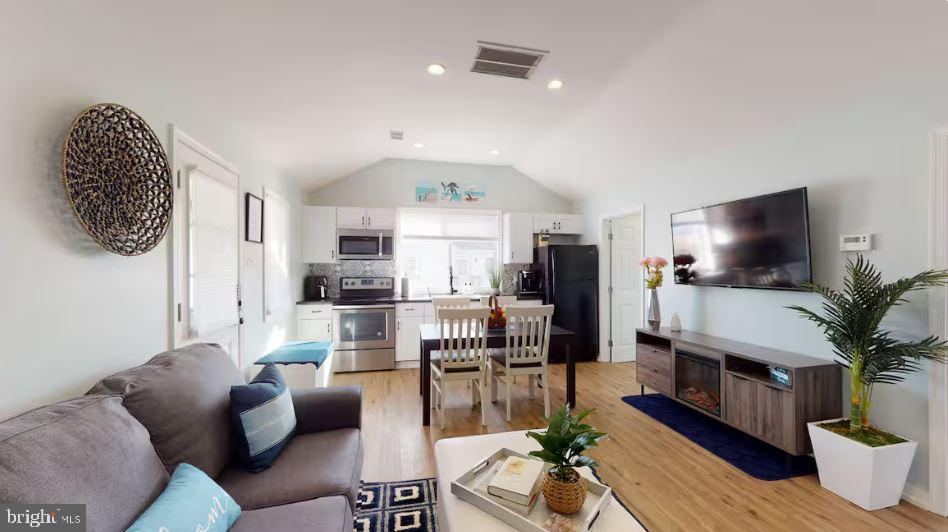 BREEZY POINT - Residential