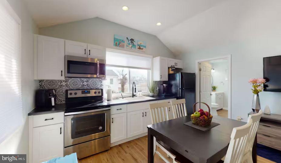 BREEZY POINT - Residential