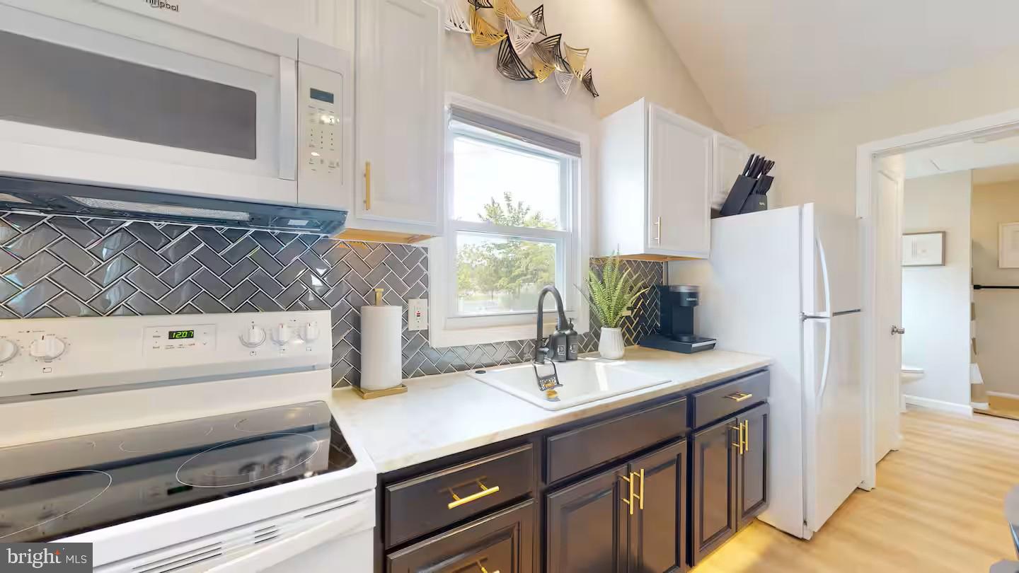 BREEZY POINT - Residential