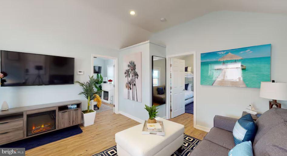 BREEZY POINT - Residential