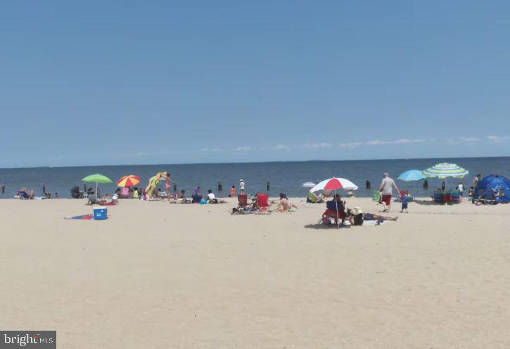 BREEZY POINT - Residential