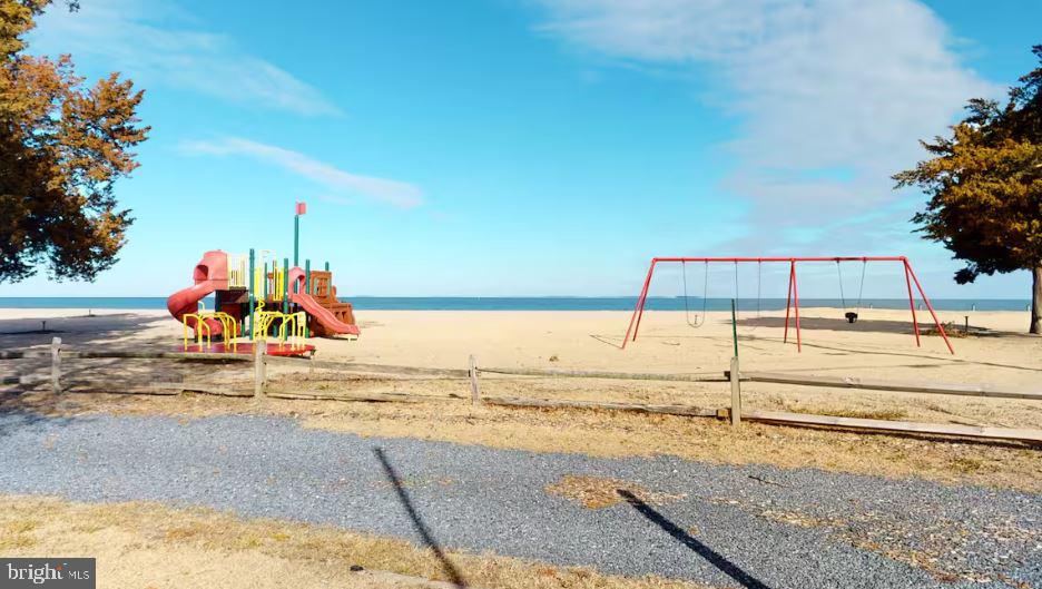 BREEZY POINT - Residential