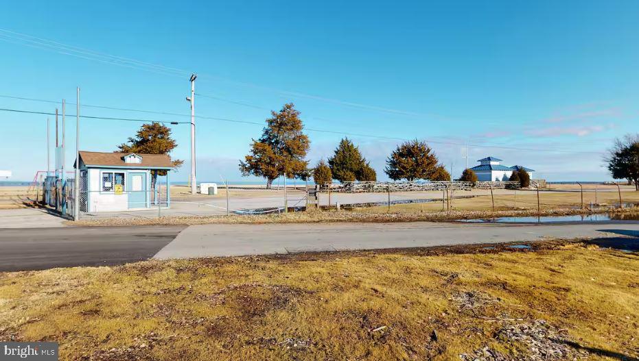 BREEZY POINT - Residential