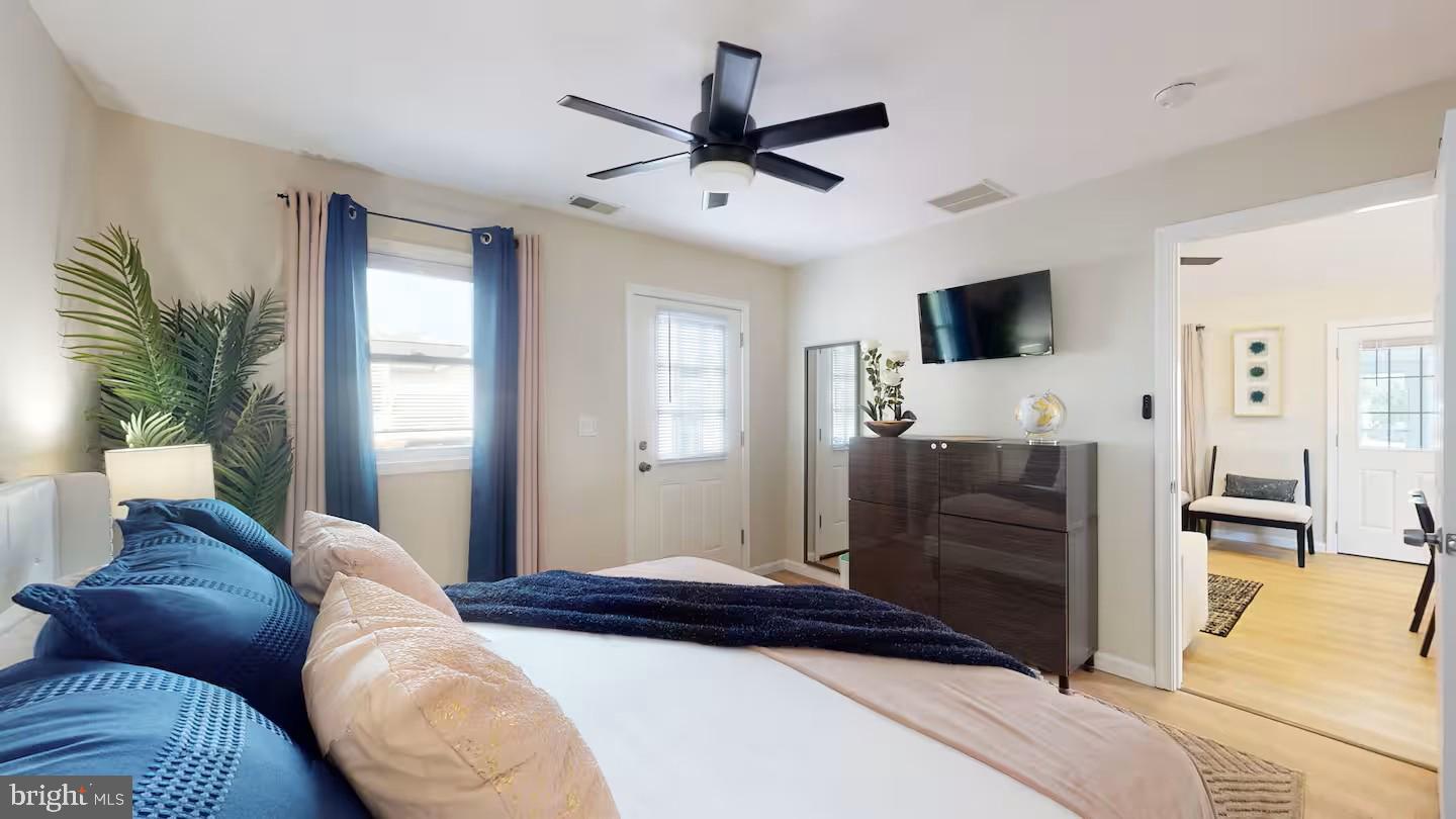 BREEZY POINT - Residential