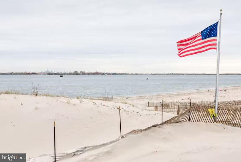 BREEZY POINT - Residential