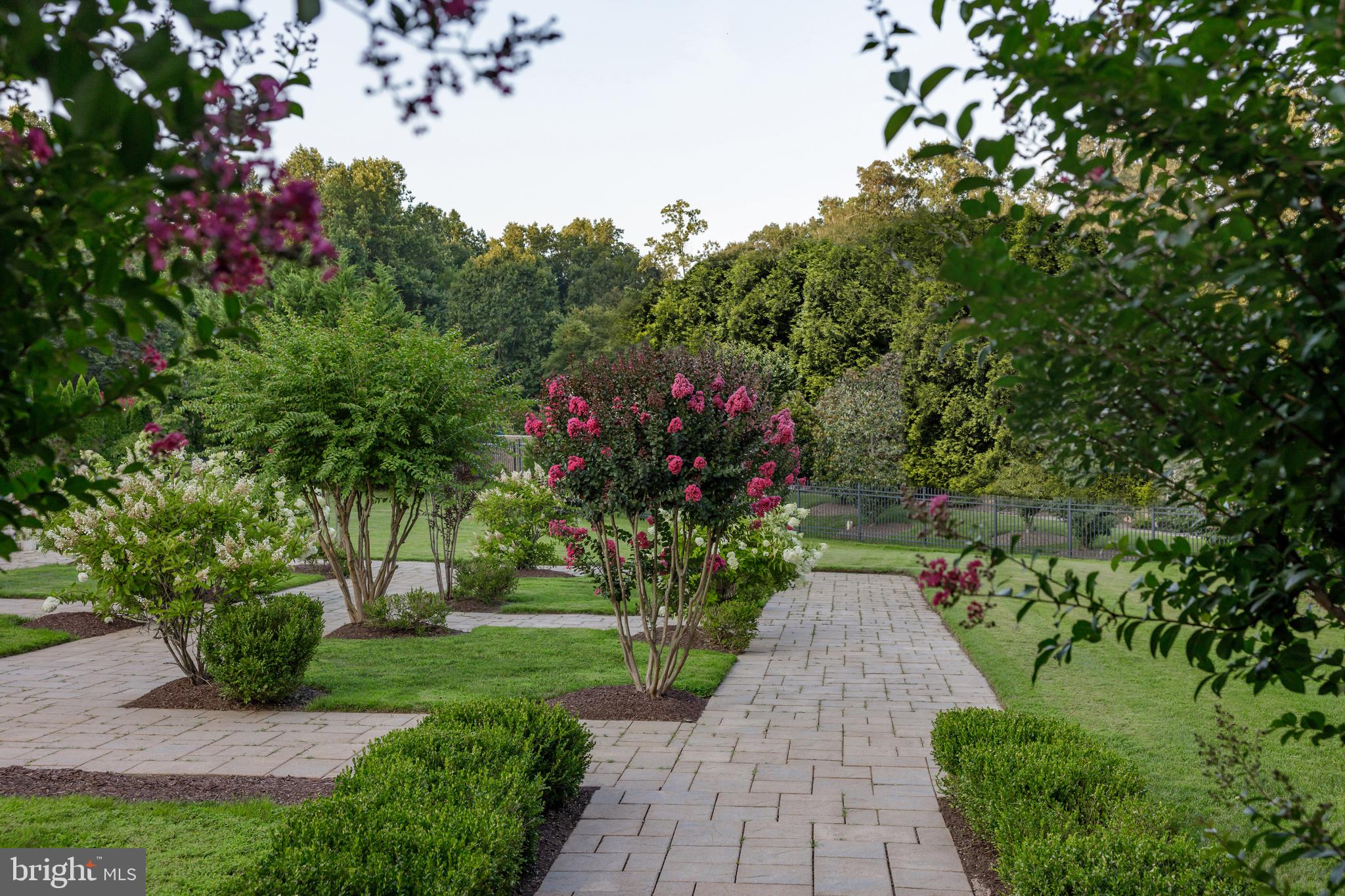 FALCONHURST - Residential