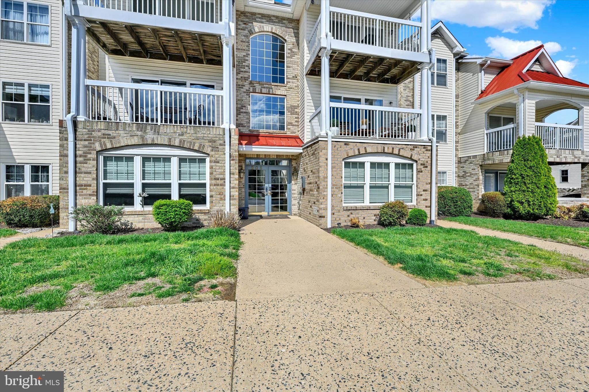 Beautifully updated two-bedroom, two-bath condo in  highly sought-after Spenceola Farms. The updated kitchen features granite countertops, additional cabinetry, and a buffet-style serving bar—perfect for both everyday living and entertaining.

The thoughtfully designed floor plan offers a very large living room, creating an open and inviting space ideal for hosting guests or relaxing at home. Bedrooms are positioned on opposite sides of the condo for added privacy. The spacious main bedroom includes an en suite bath and a walk-in closet for ample storage.

The second bedroom features a versatile bonus area that can be used as a home office, hobby room, or playroom. Convenient main-level living provides easy access throughout.

Come see your next home!