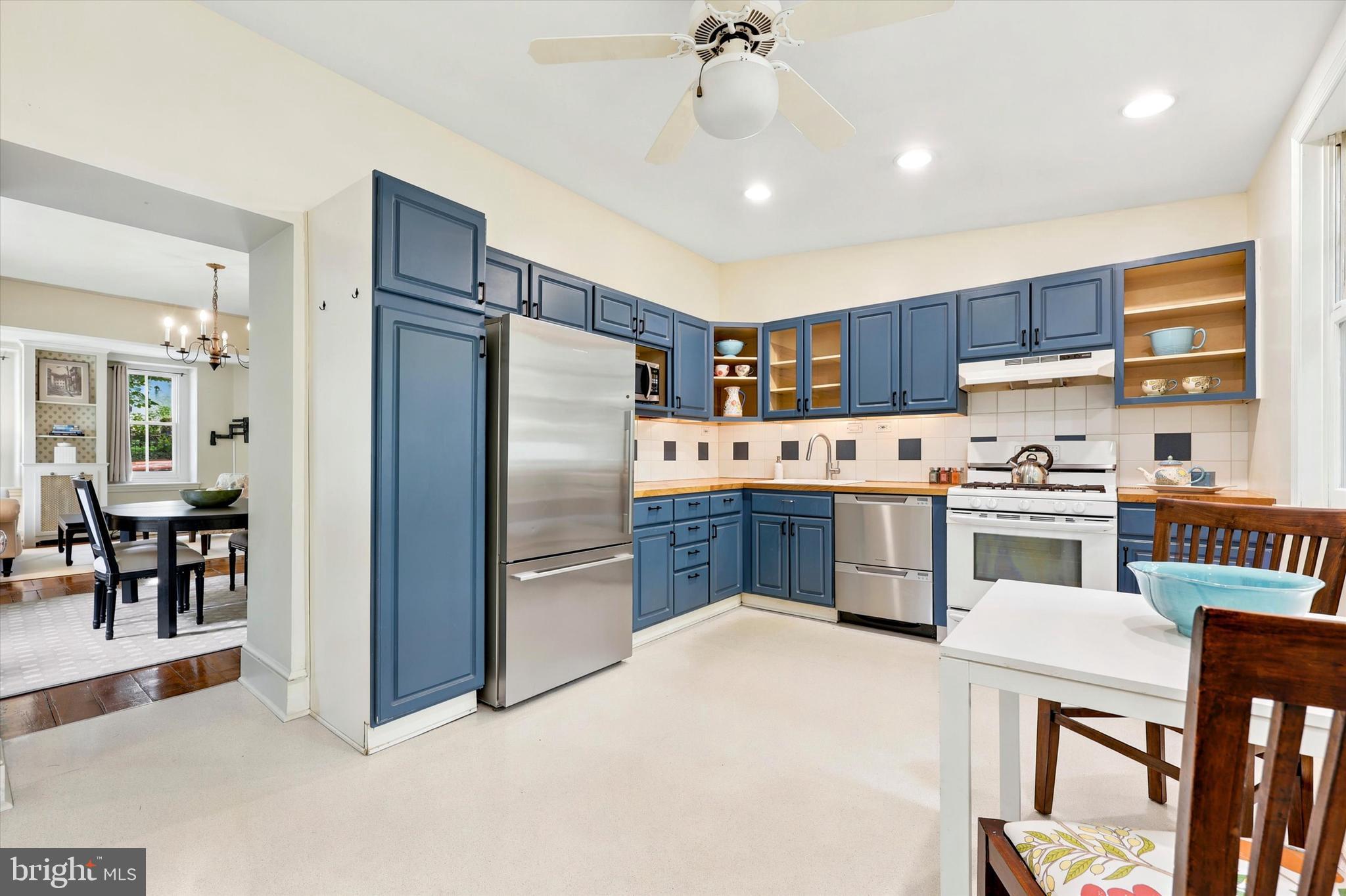 CHESTNUT HILL - Residential