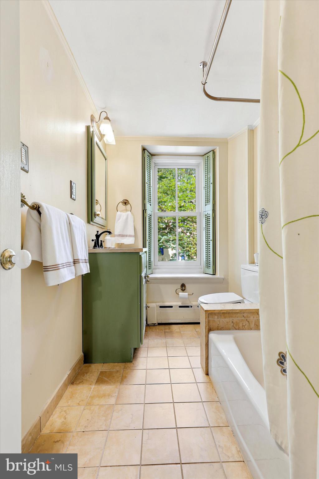 CHESTNUT HILL - Residential