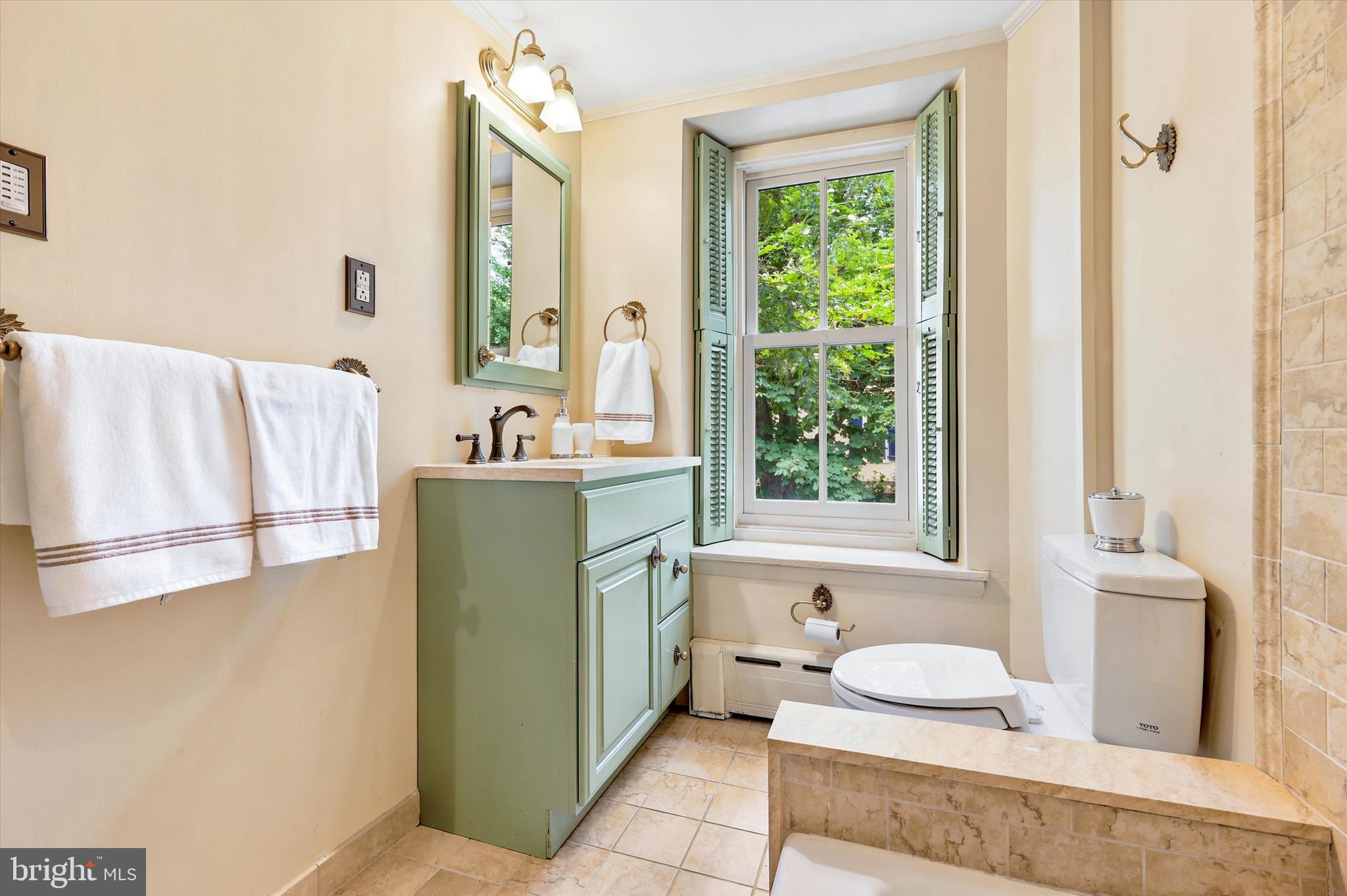 CHESTNUT HILL - Residential