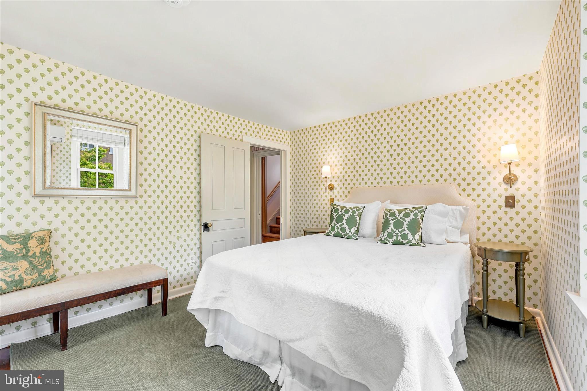CHESTNUT HILL - Residential