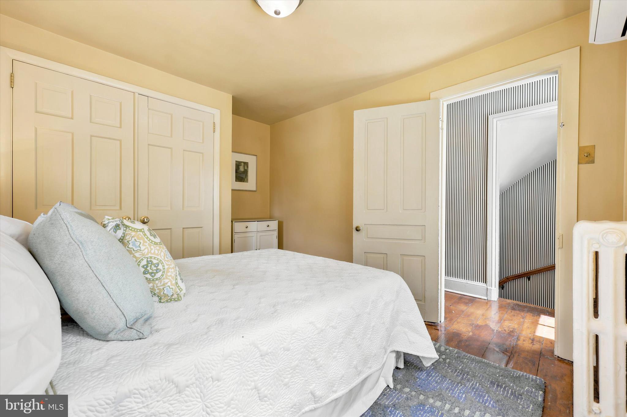 CHESTNUT HILL - Residential