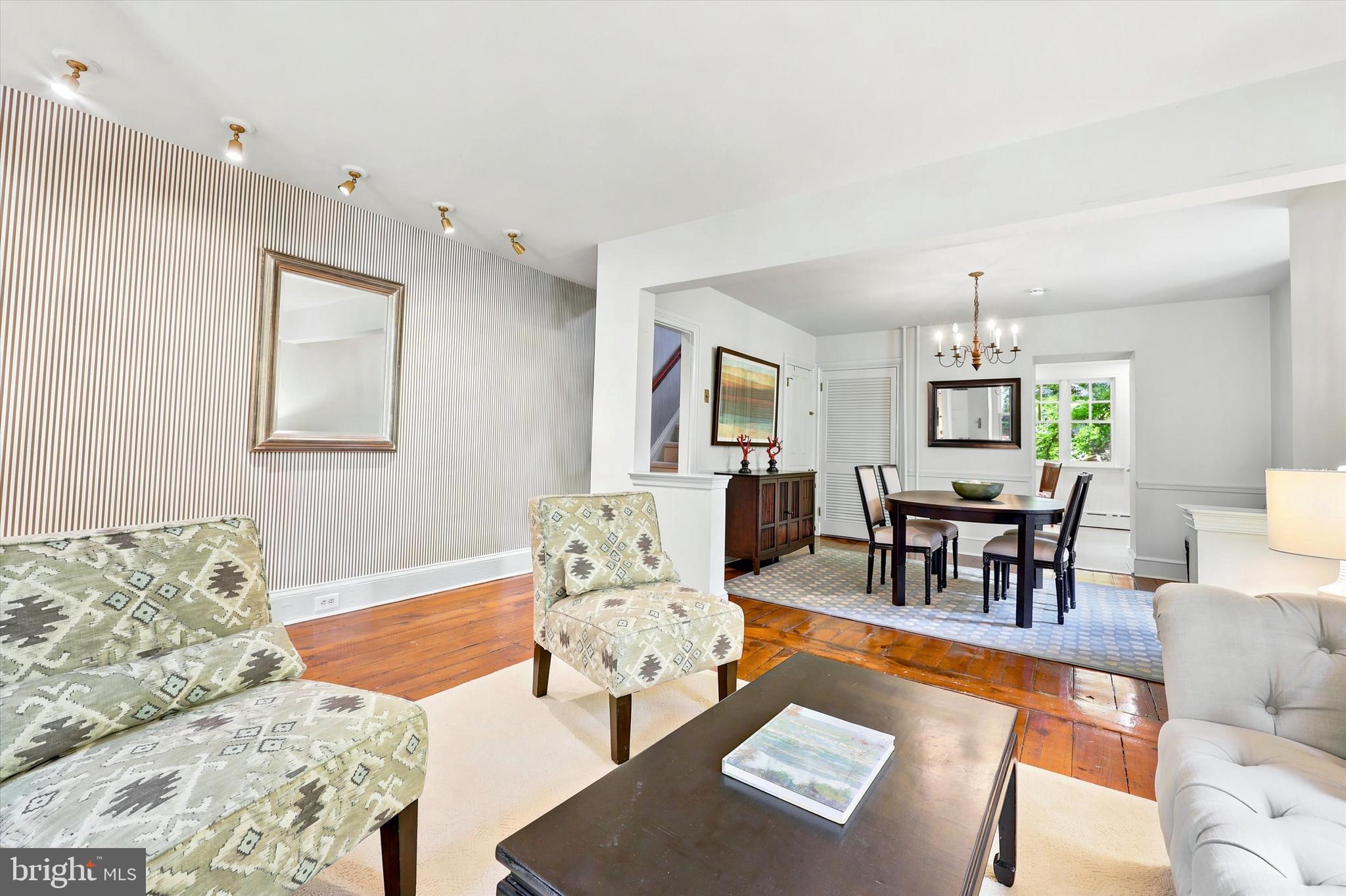 CHESTNUT HILL - Residential