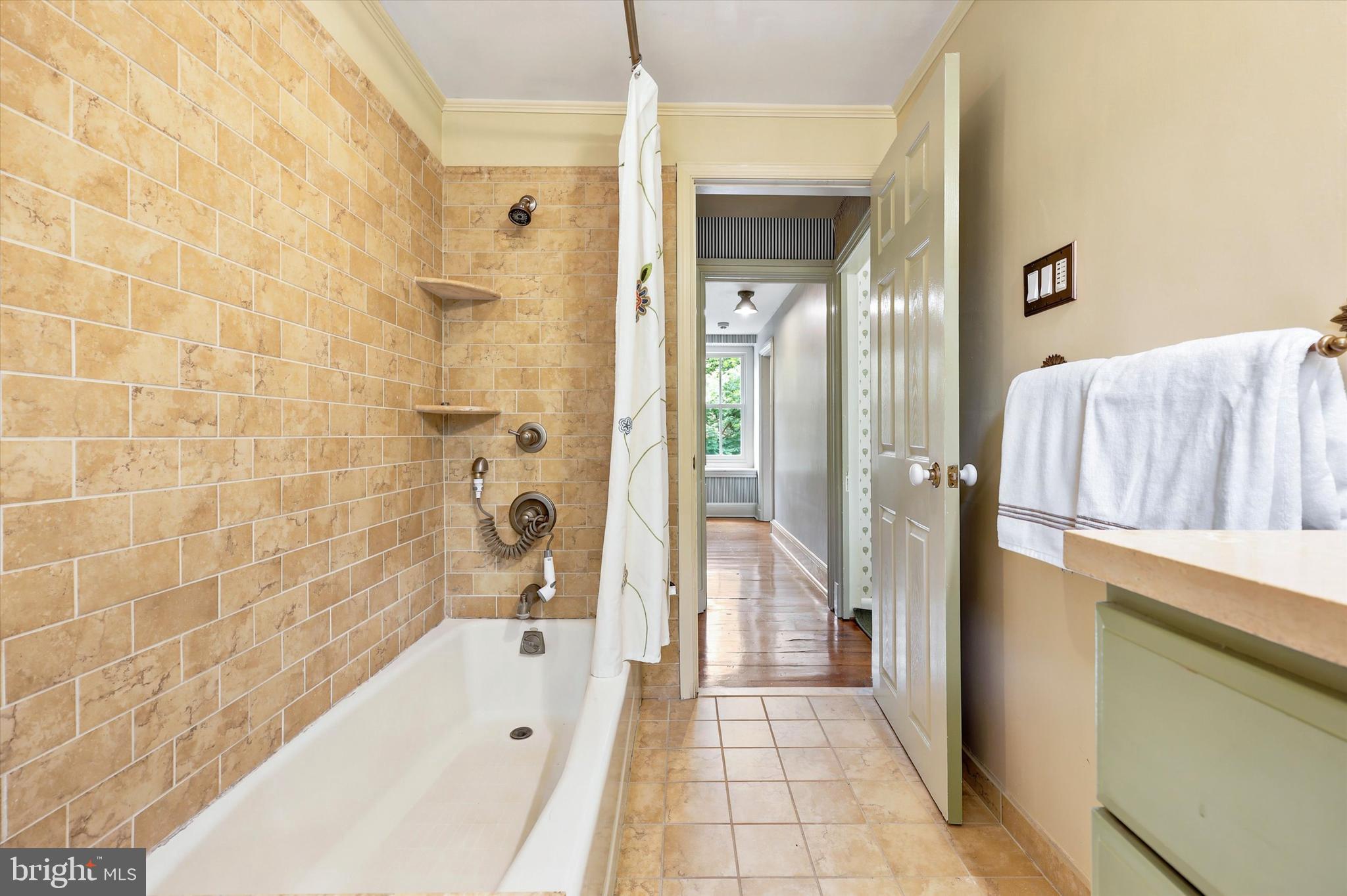 CHESTNUT HILL - Residential